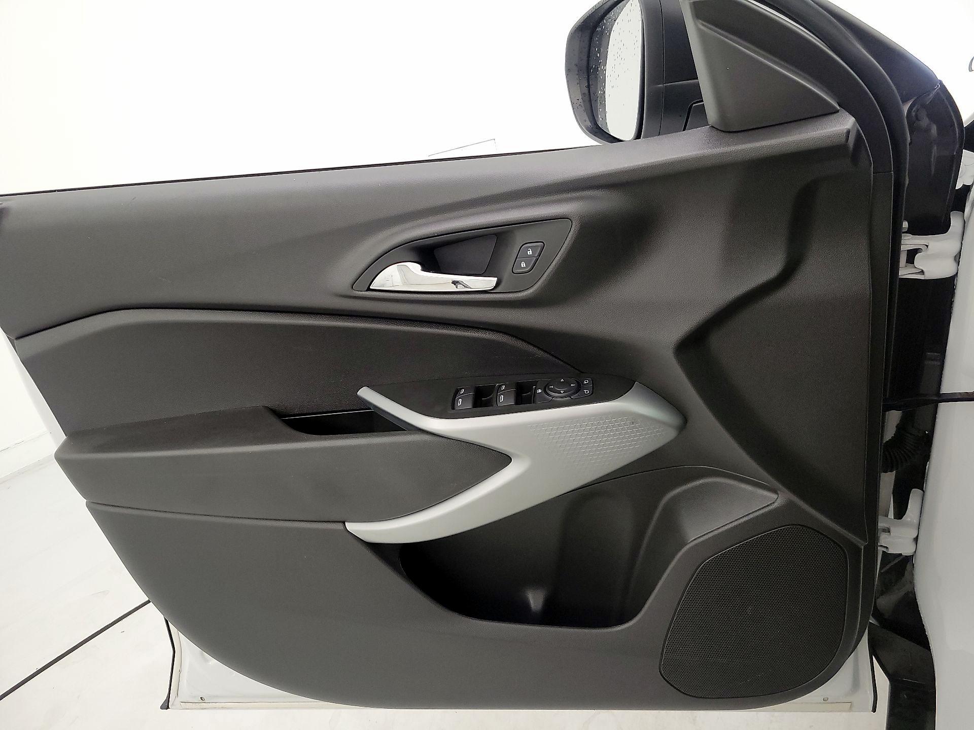 Thumbnail: 2025 Chevrolet Trax - 12