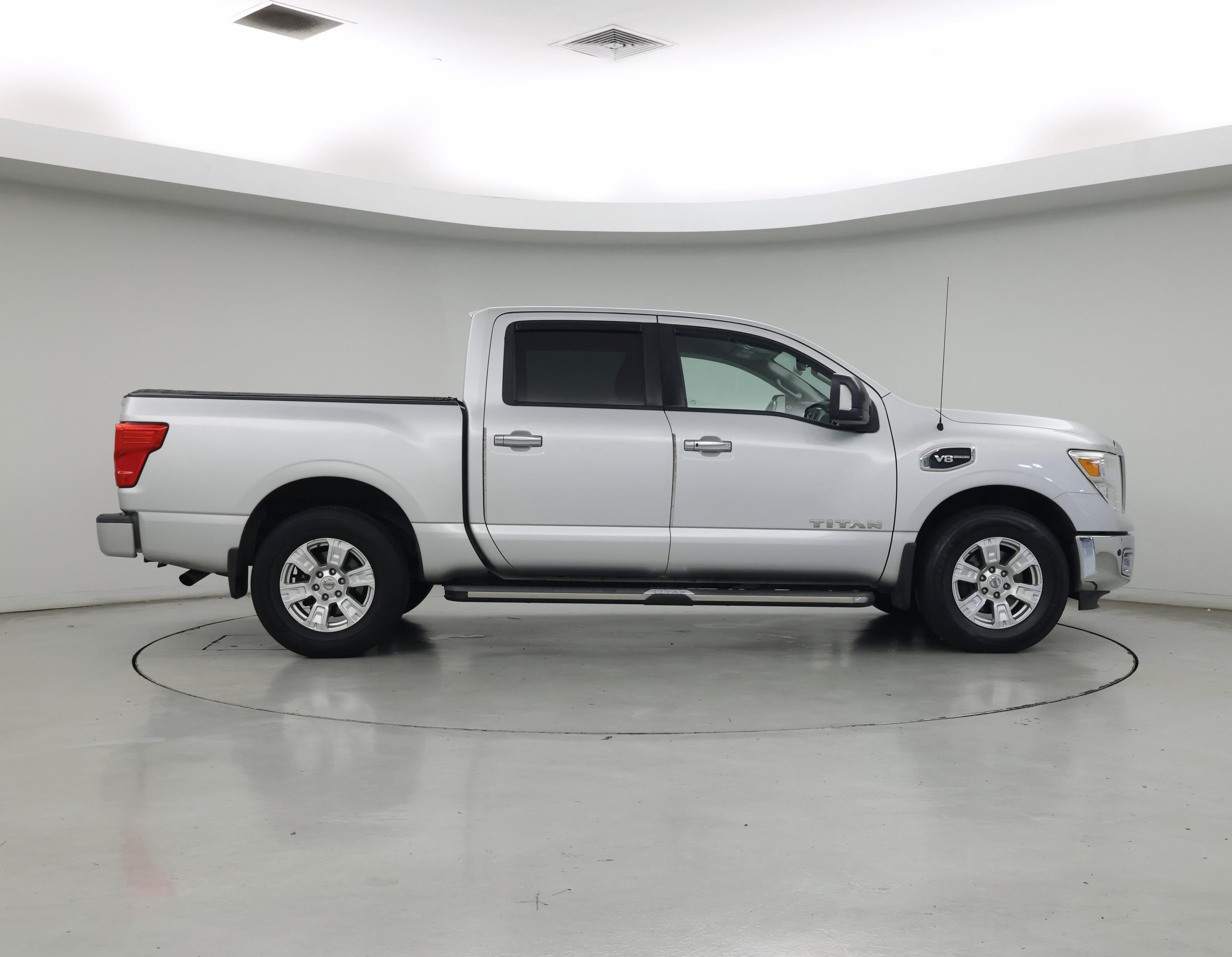 Thumbnail: 2017 Nissan Titan - 7