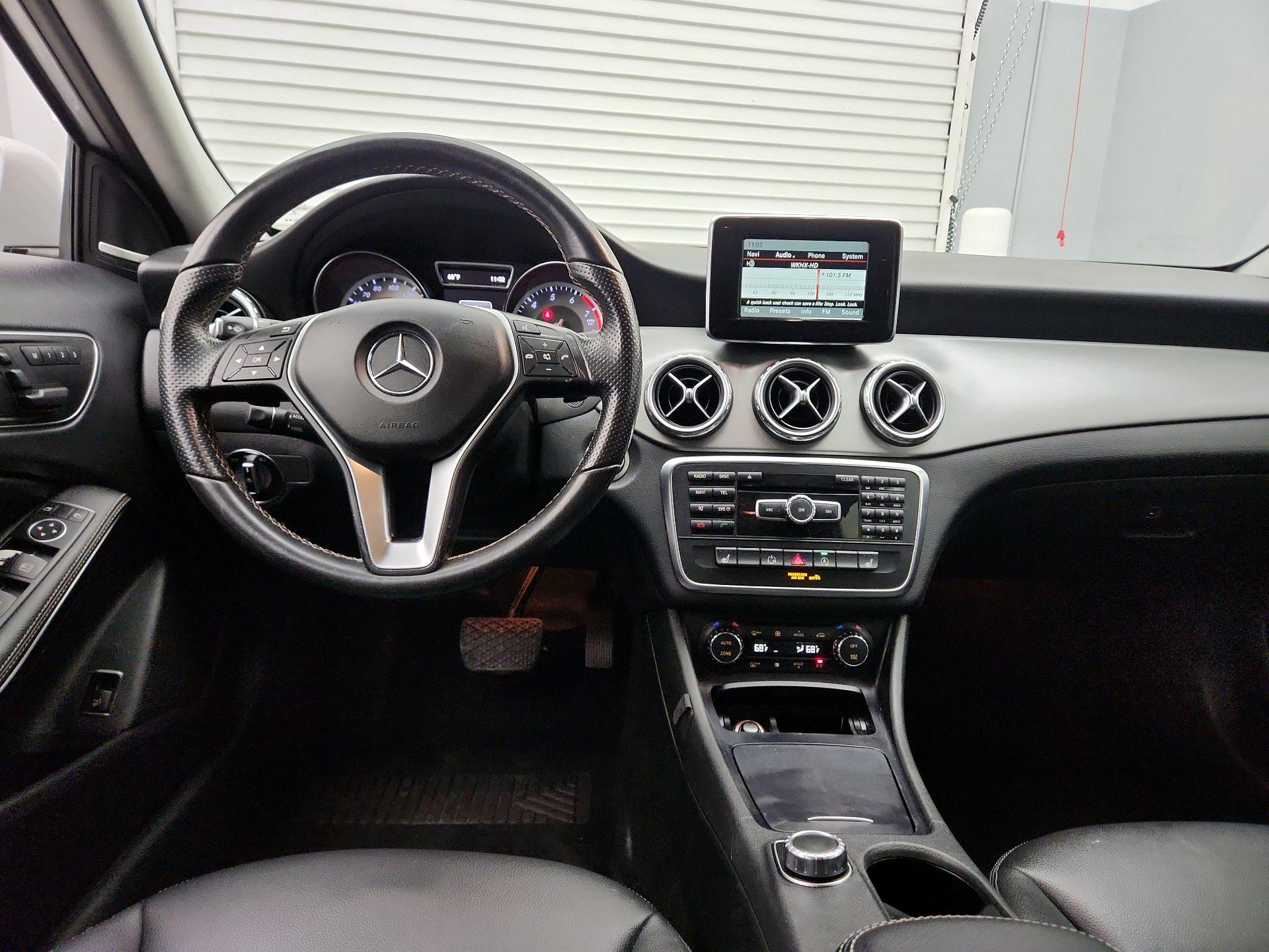 Thumbnail: 2015 Mercedes-Benz GLA - 9