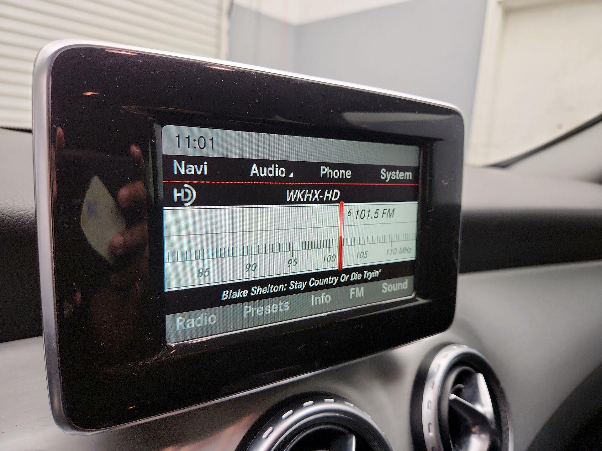 Thumbnail: 2015 Mercedes-Benz GLA - 15
