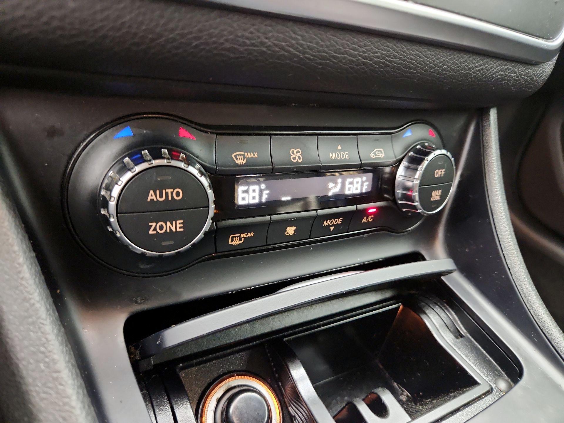 Thumbnail: 2015 Mercedes-Benz GLA - 16