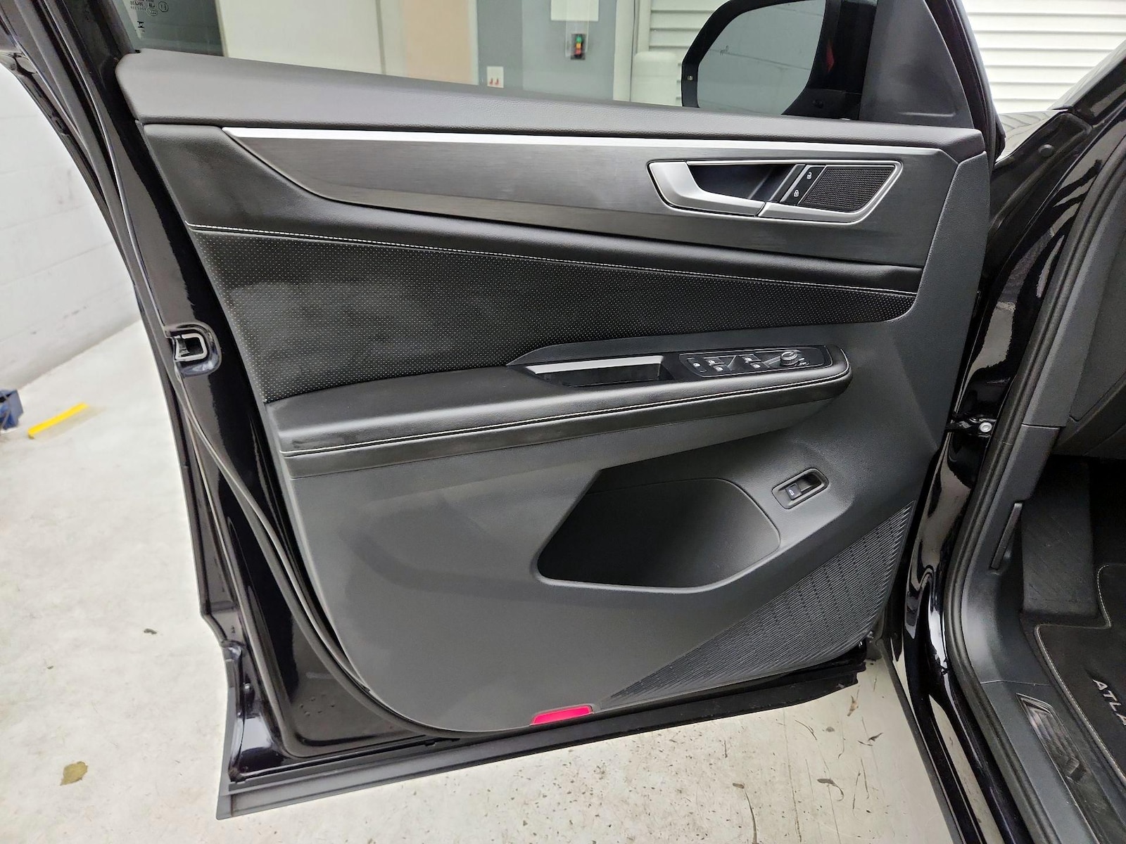 2024 Volkswagen Atlas Cross Sport SE w/Tech - Photo 13