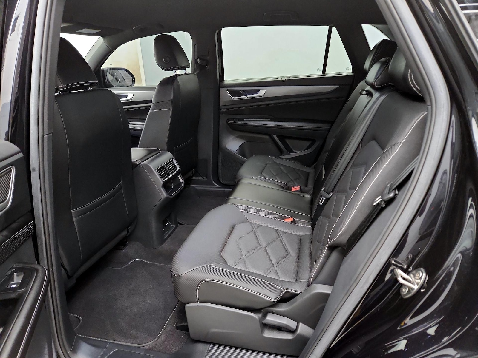 2024 Volkswagen Atlas Cross Sport SE w/Tech - Photo 20