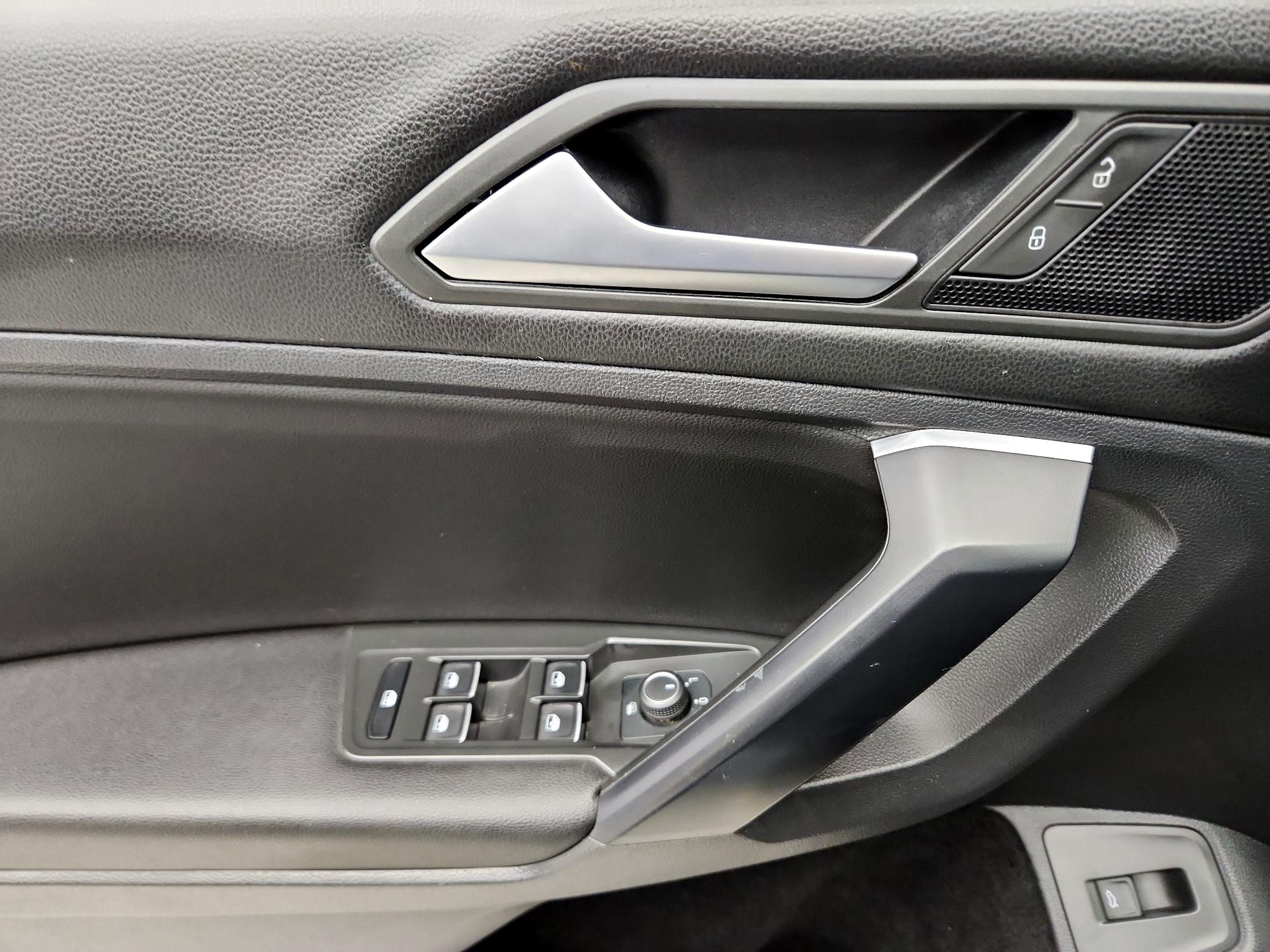 Thumbnail: 2021 Volkswagen Tiguan - 12