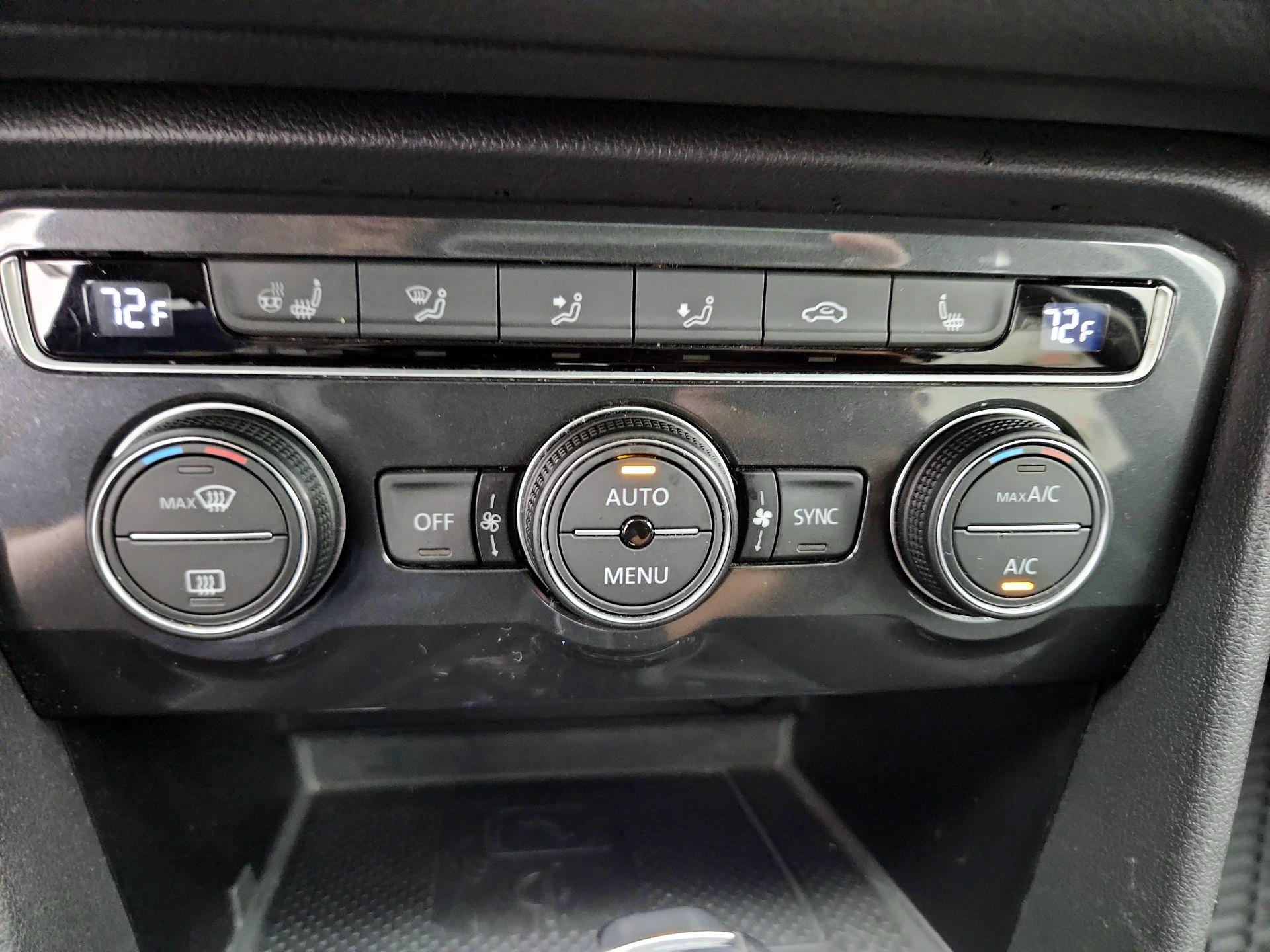 Thumbnail: 2021 Volkswagen Tiguan - 17