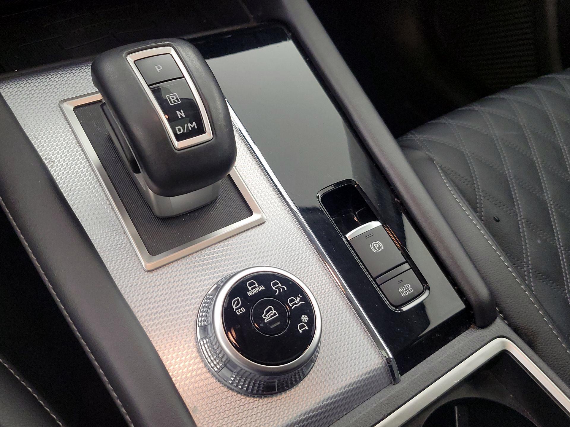 Thumbnail: 2024 Mitsubishi Outlander - 18