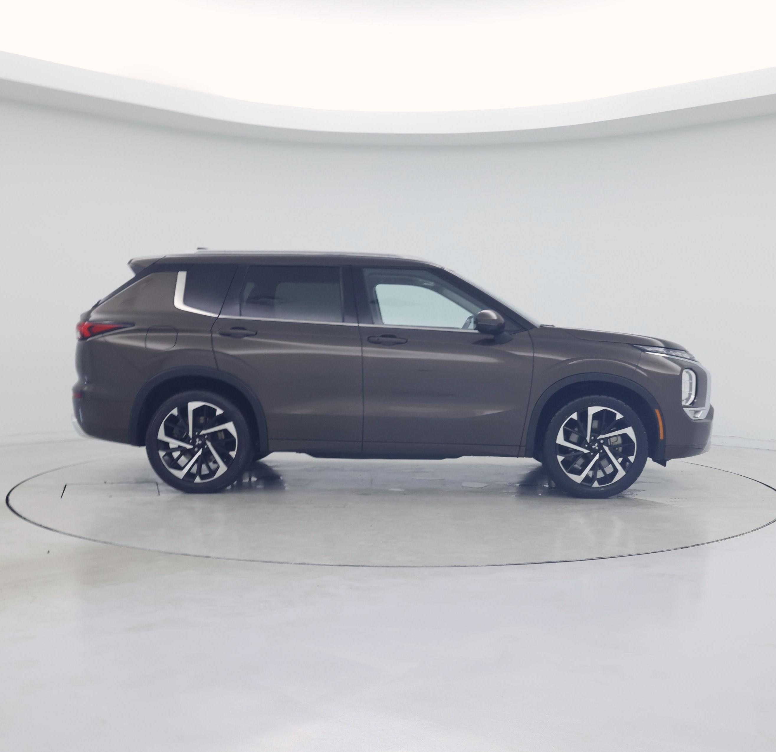 Thumbnail: 2024 Mitsubishi Outlander - 7