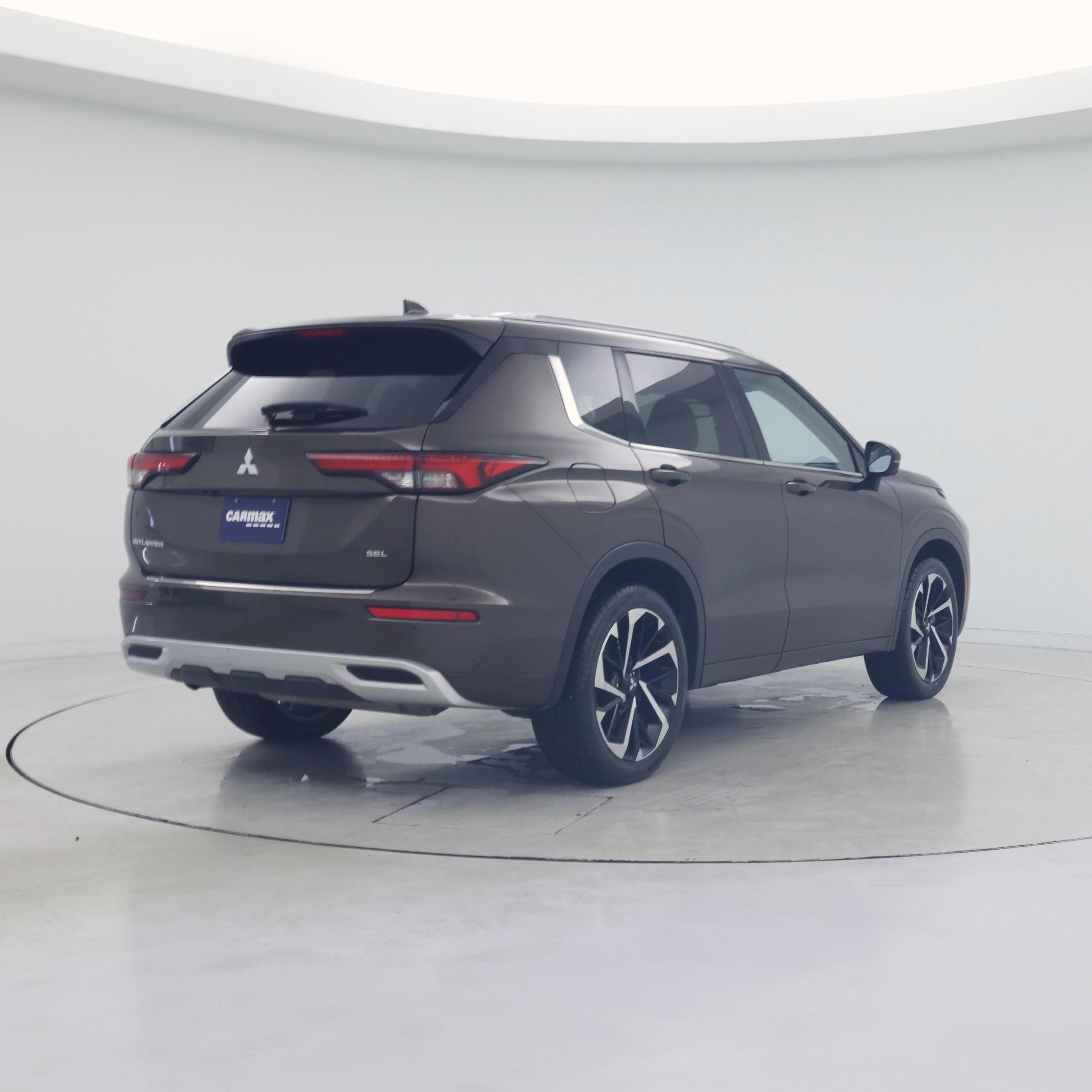 Thumbnail: 2024 Mitsubishi Outlander - 8