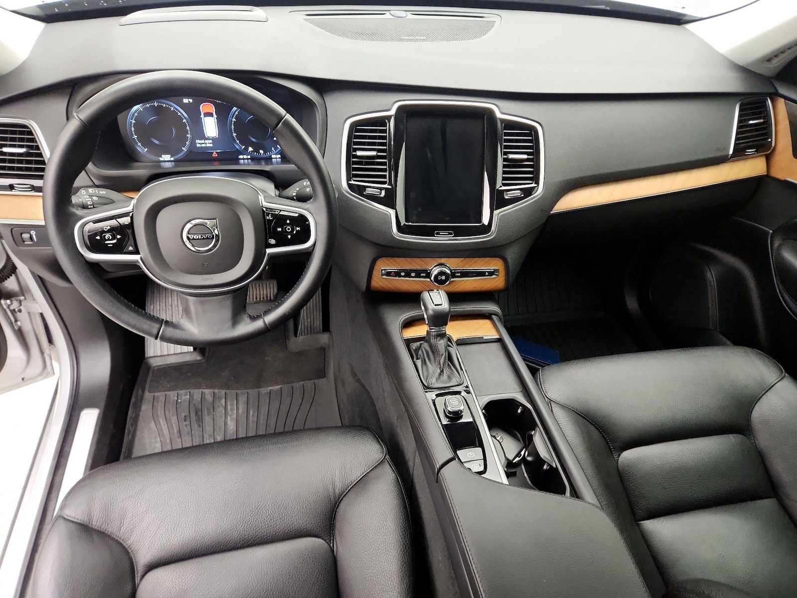 2022 Volvo XC90 Momentum - Photo 10