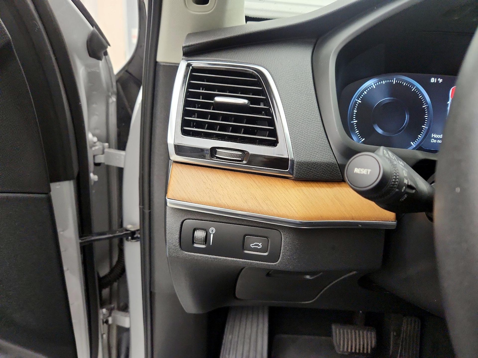 2022 Volvo XC90 Momentum - Photo 14