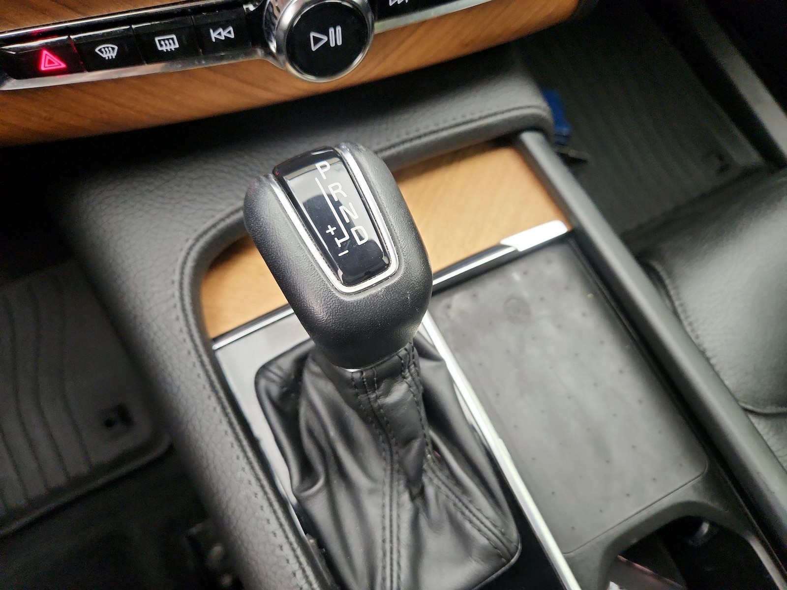 2022 Volvo XC90 Momentum - Photo 18