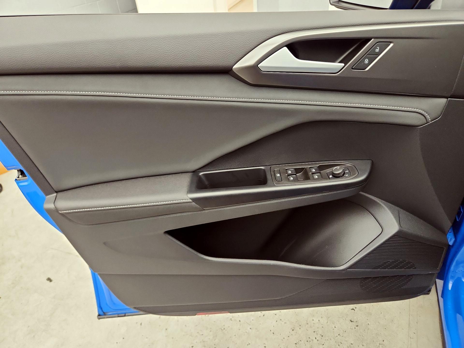 Thumbnail: 2025 Volkswagen Taos - 12