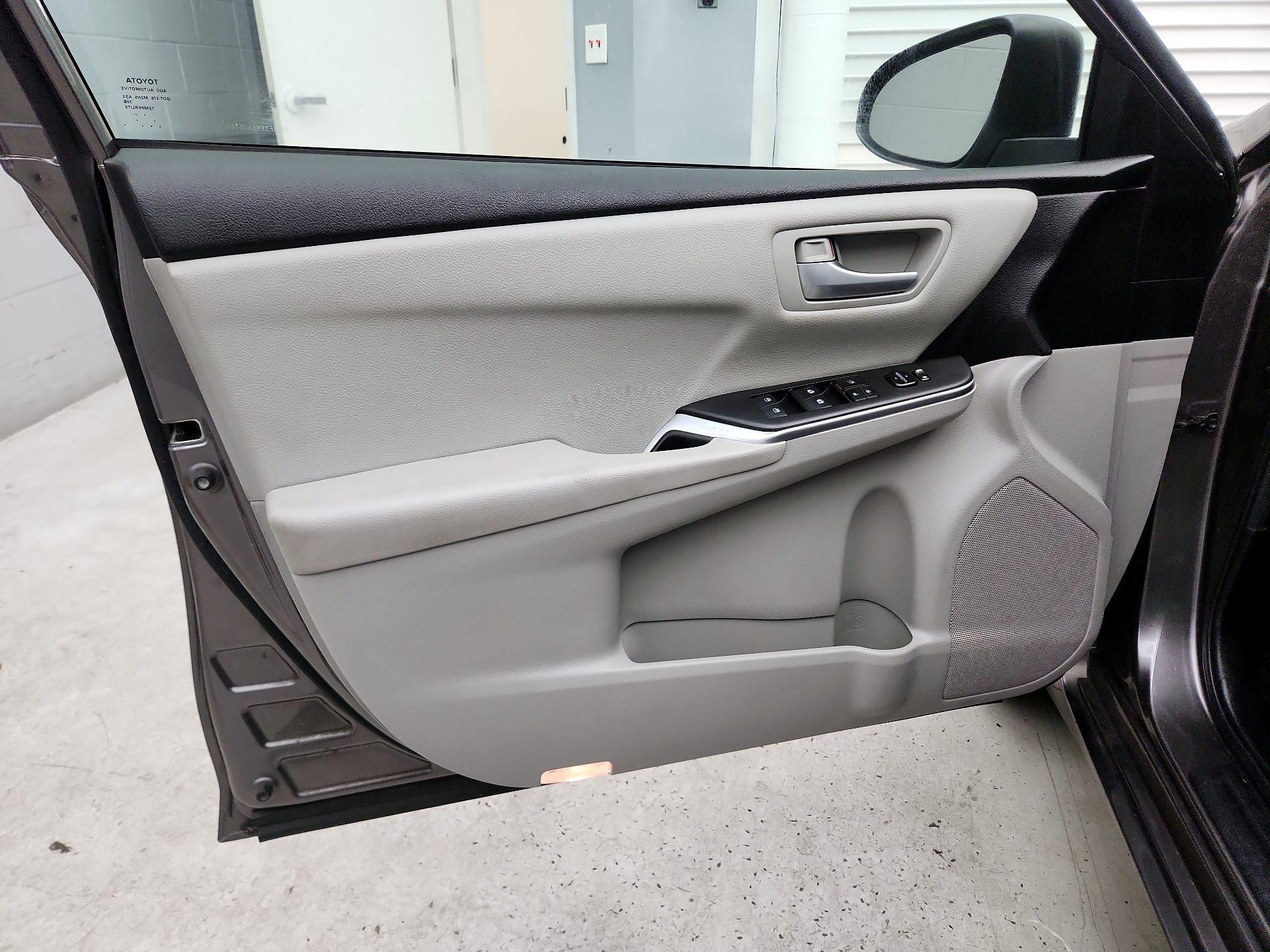 Thumbnail: 2017 Toyota Camry - 12