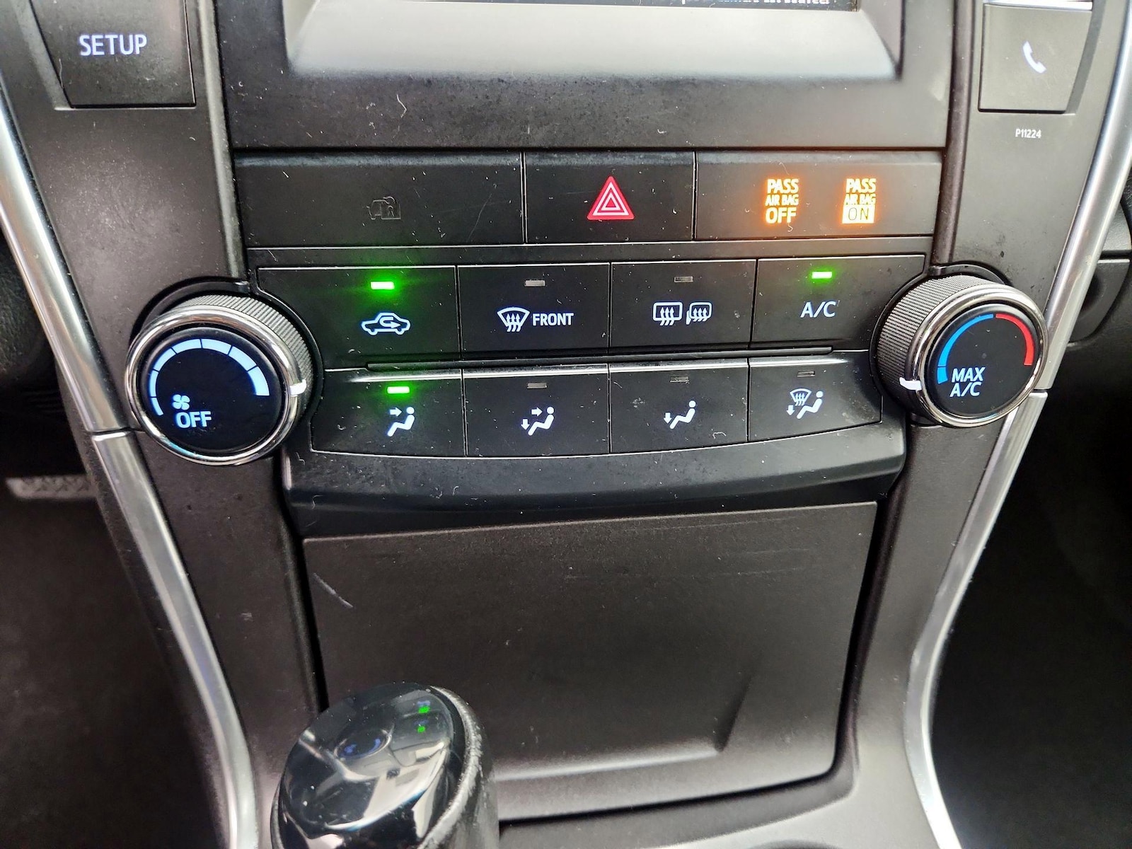2017 Toyota Camry SE - Photo 17