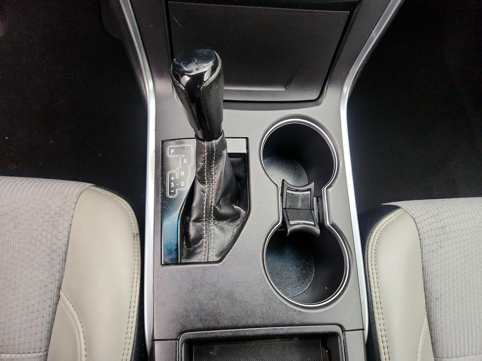 2017 Toyota Camry SE - Photo 18