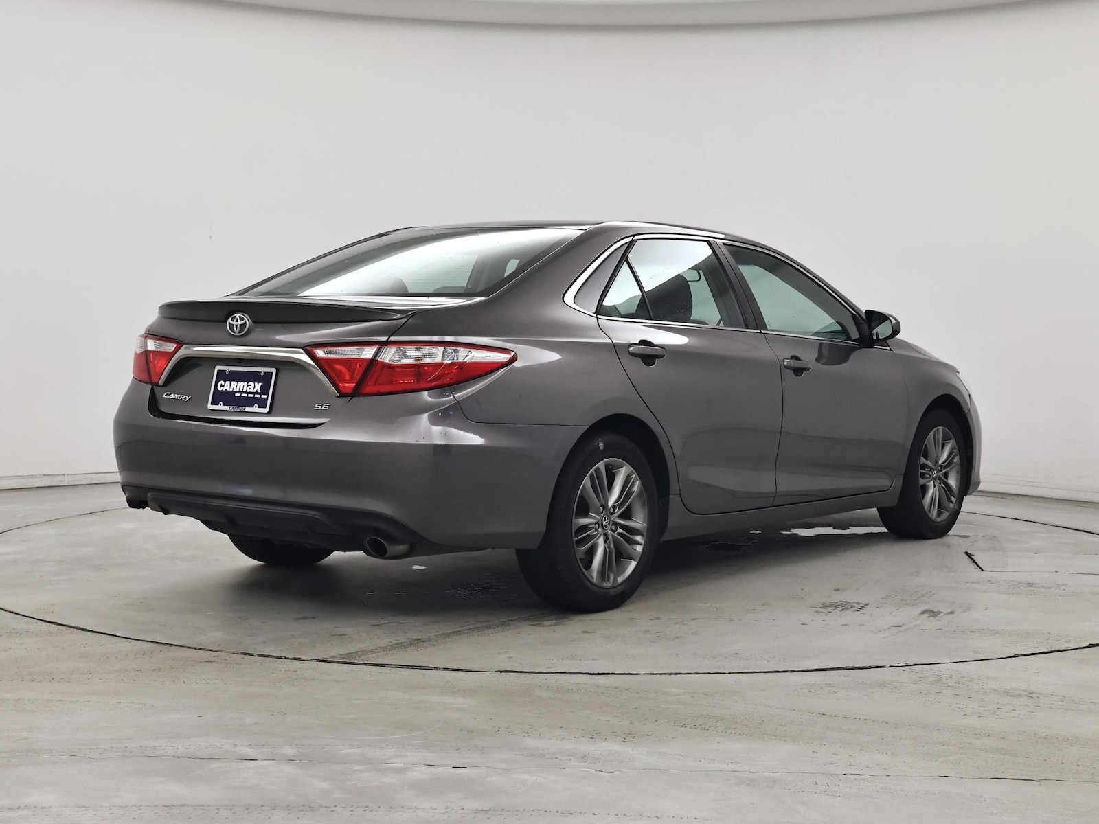 2017 Toyota Camry SE - Photo 9