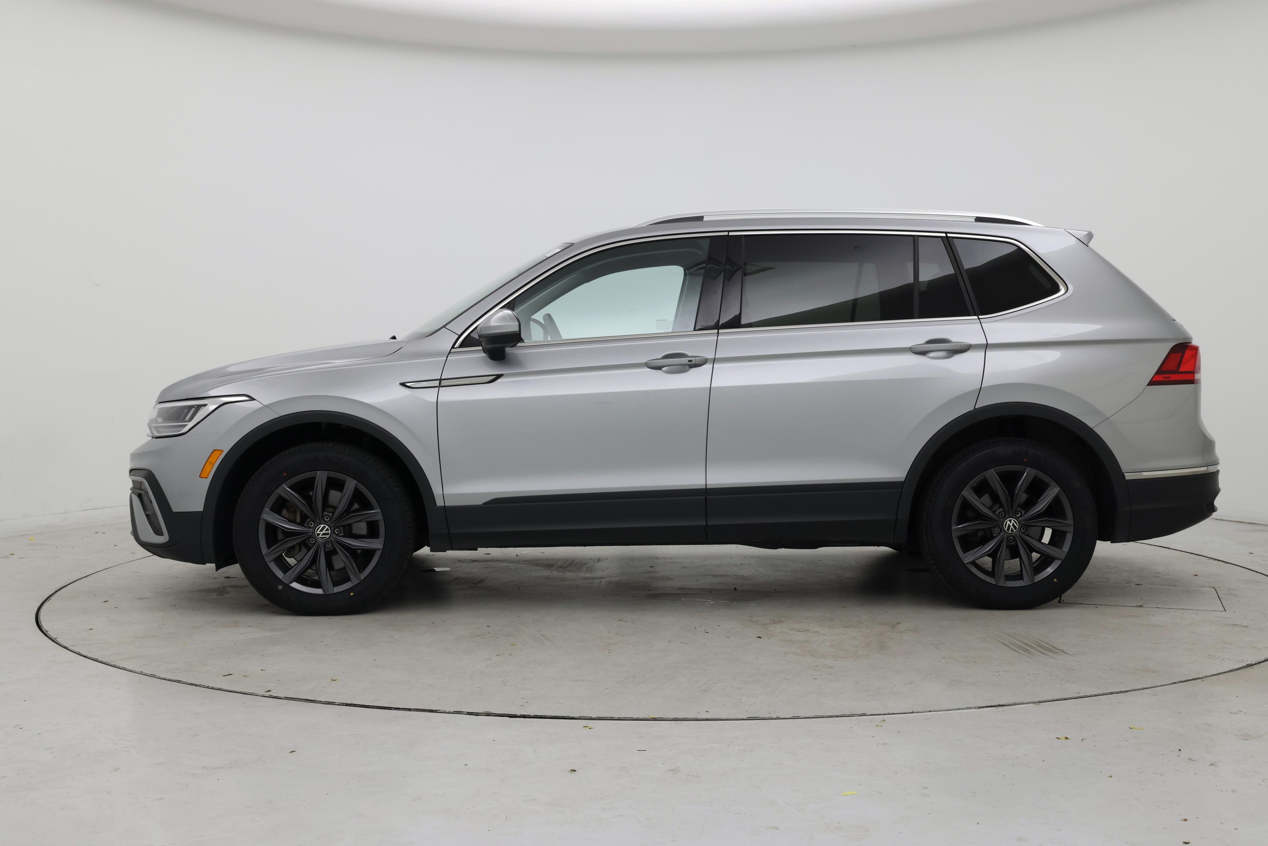 Thumbnail: 2023 Volkswagen Tiguan - 3