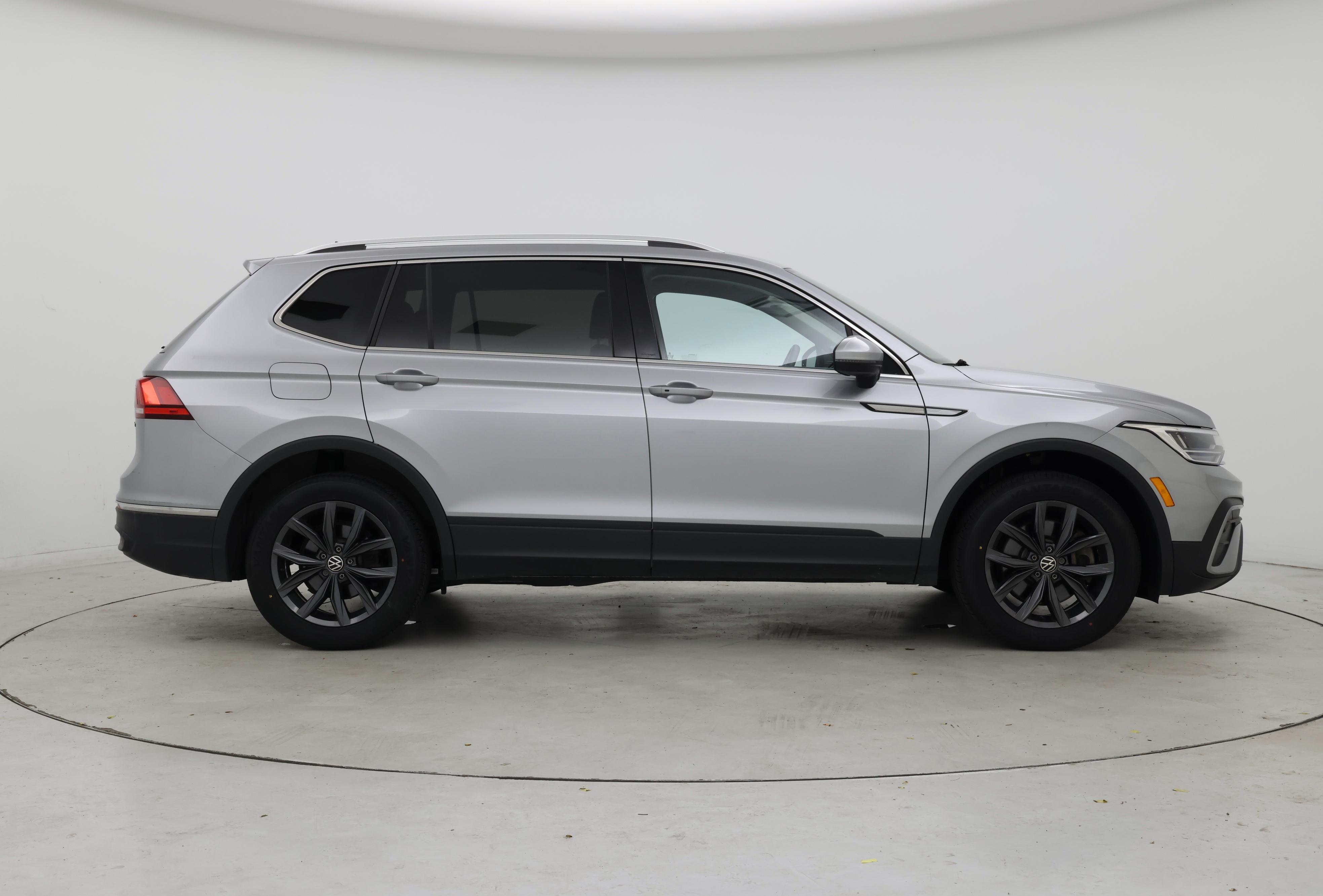 Thumbnail: 2023 Volkswagen Tiguan - 7