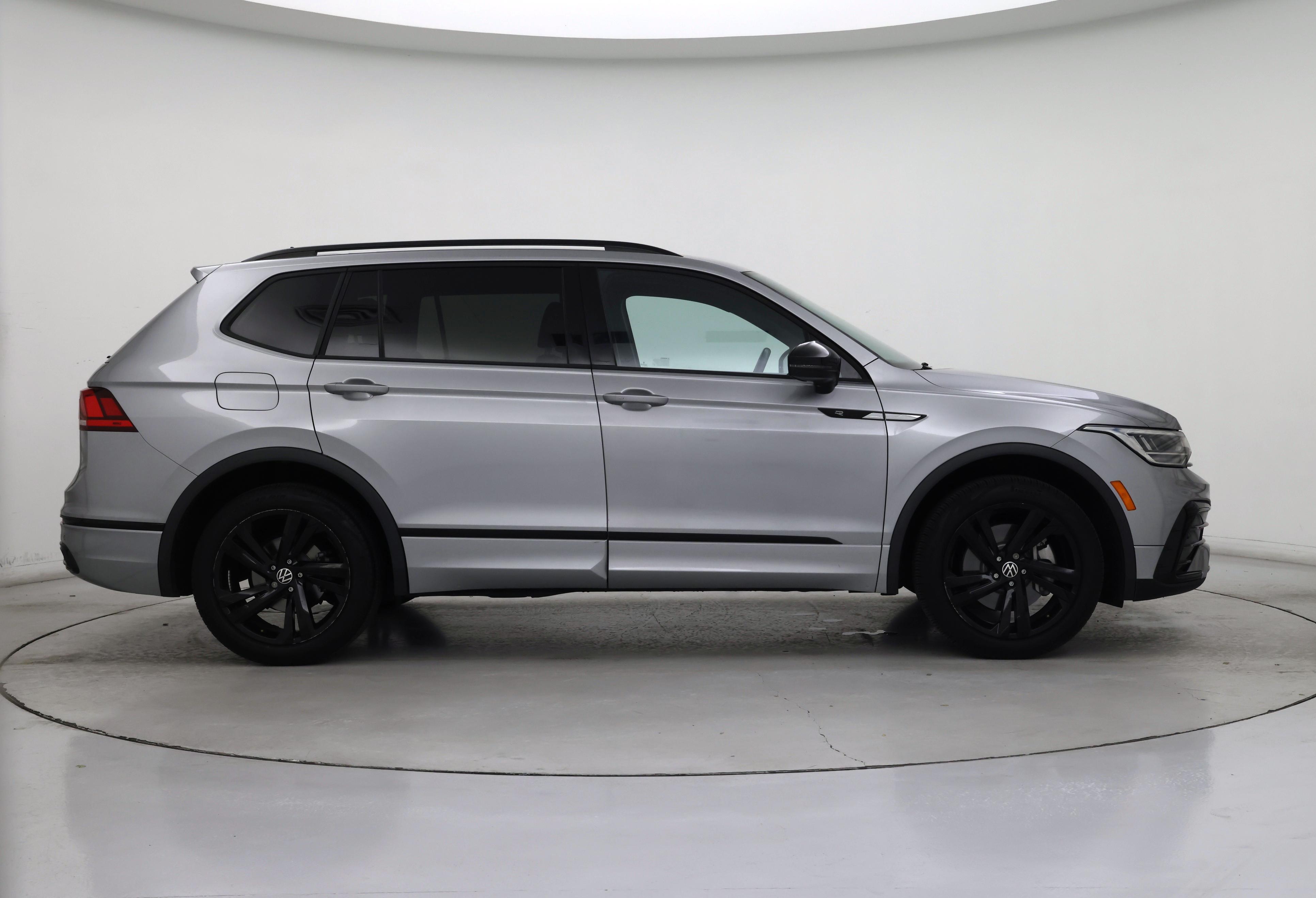 Thumbnail: 2023 Volkswagen Tiguan - 7