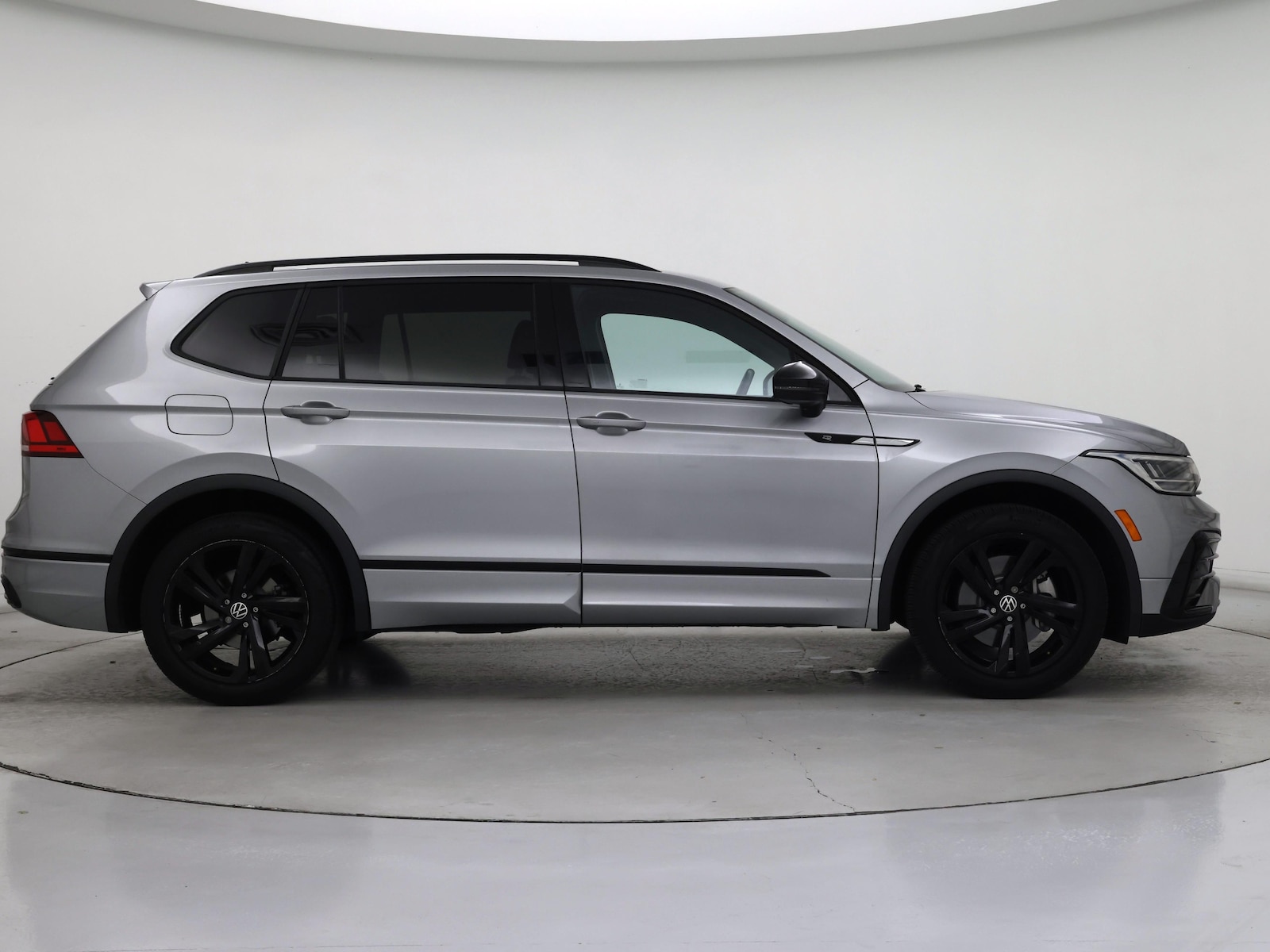 2023 Volkswagen Tiguan SE R-LINE BLACK - Photo 8