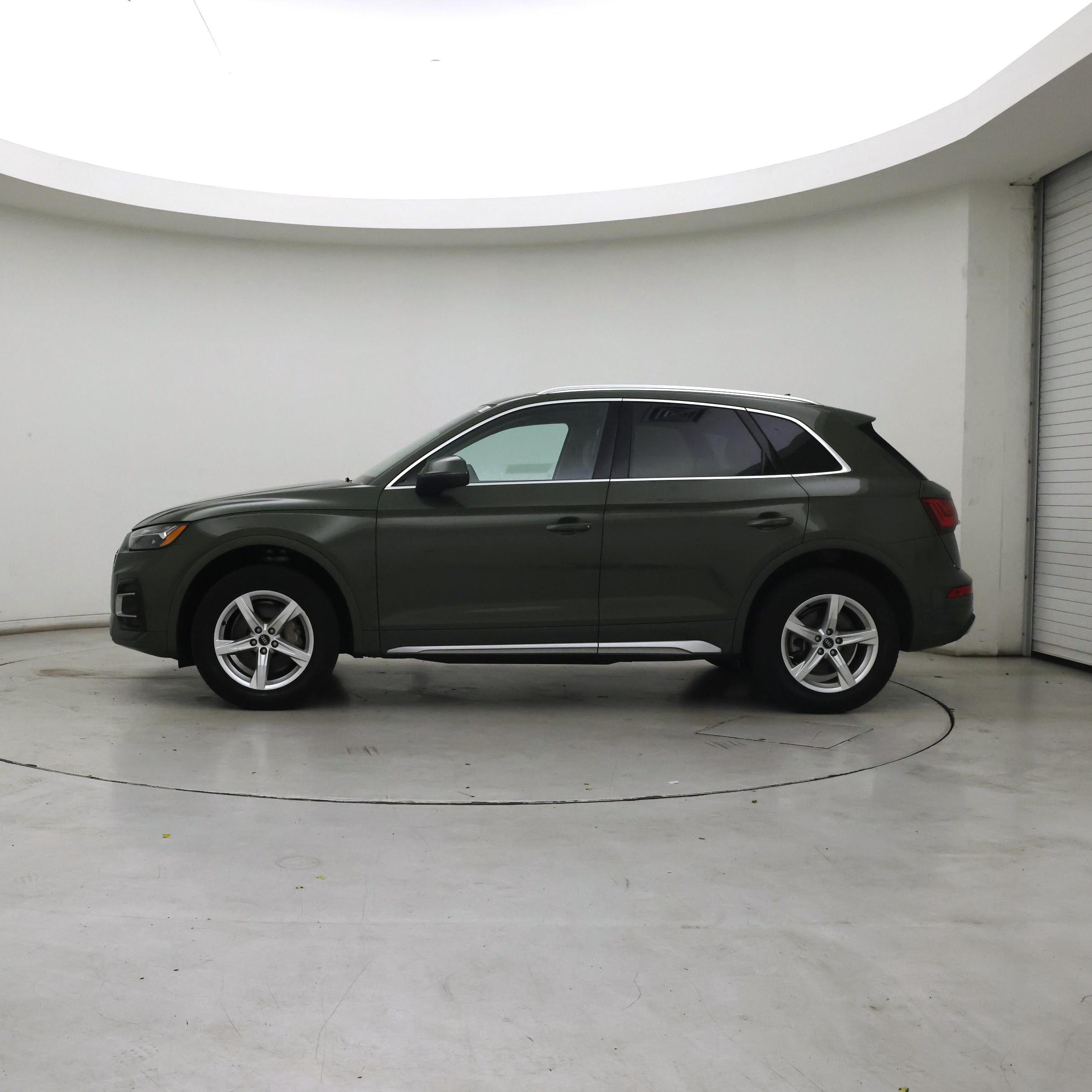 Thumbnail: 2023 Audi Q5 - 3