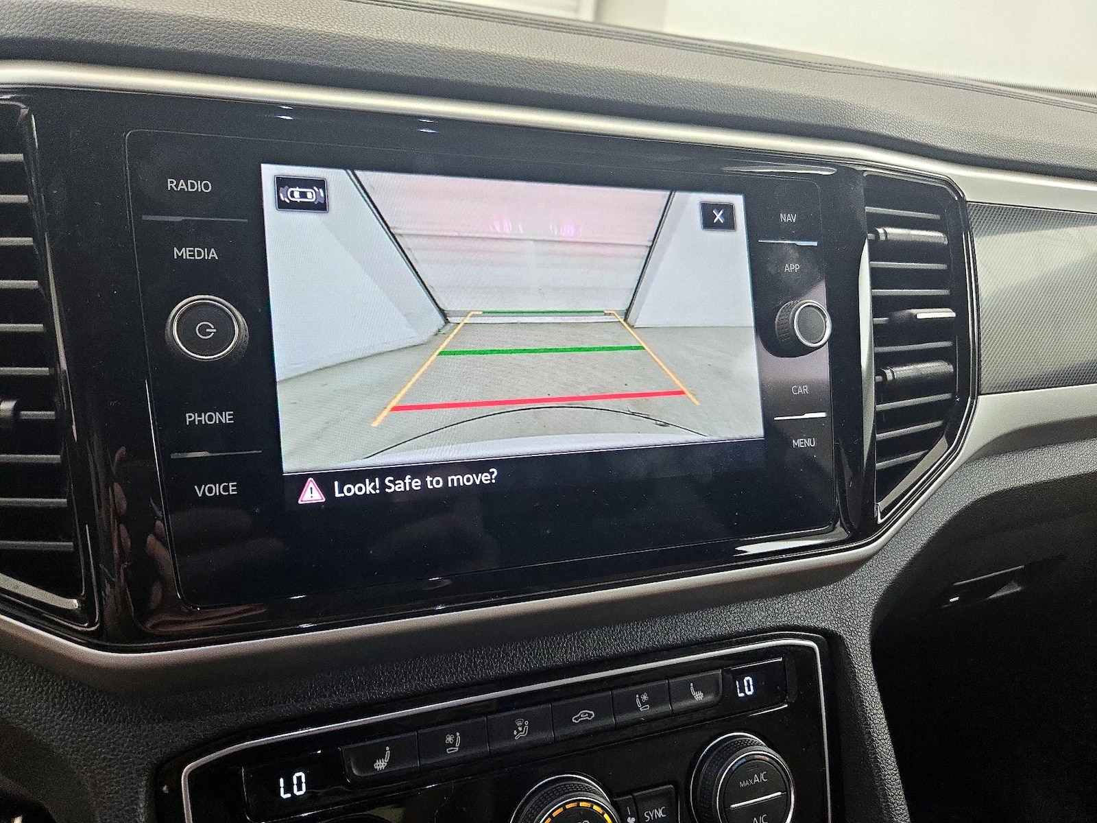 2023 Volkswagen Atlas Cross Sport SEL Premium R-Line - Photo 15