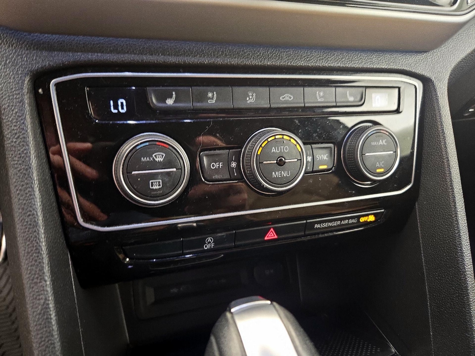 2023 Volkswagen Atlas Cross Sport SEL Premium R-Line - Photo 17
