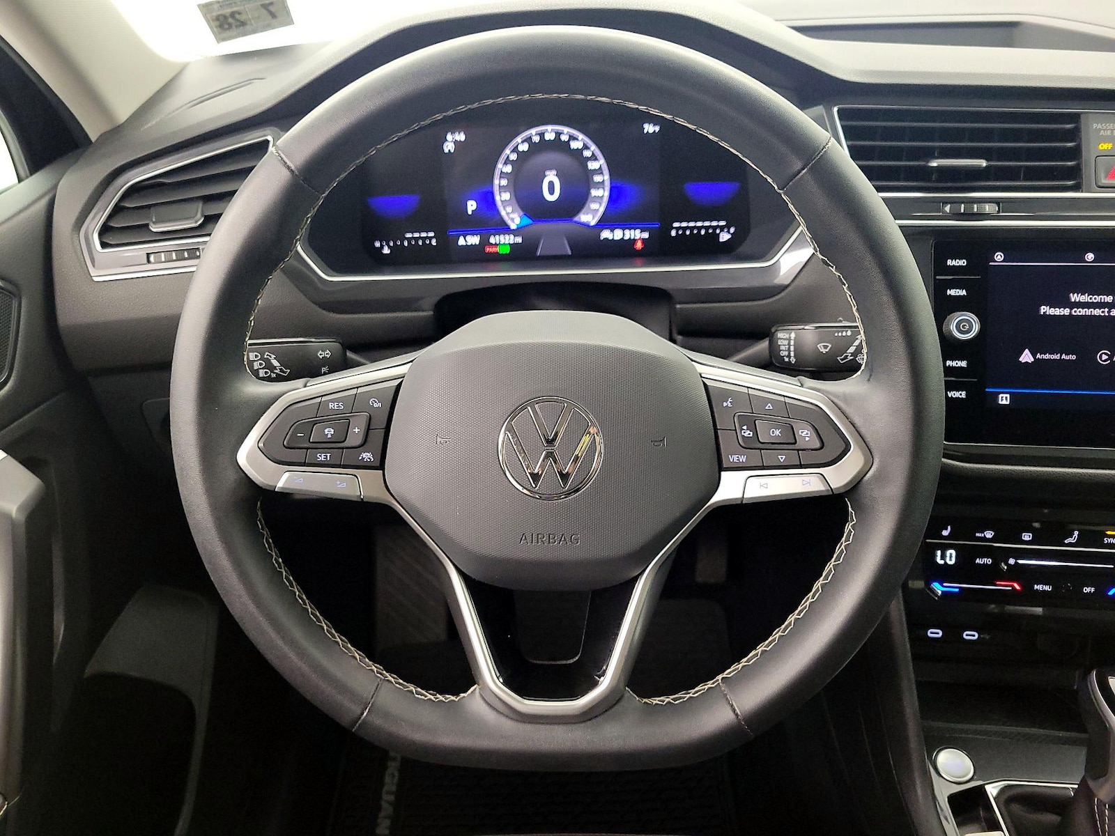 2023 Volkswagen Tiguan SE - Photo 11