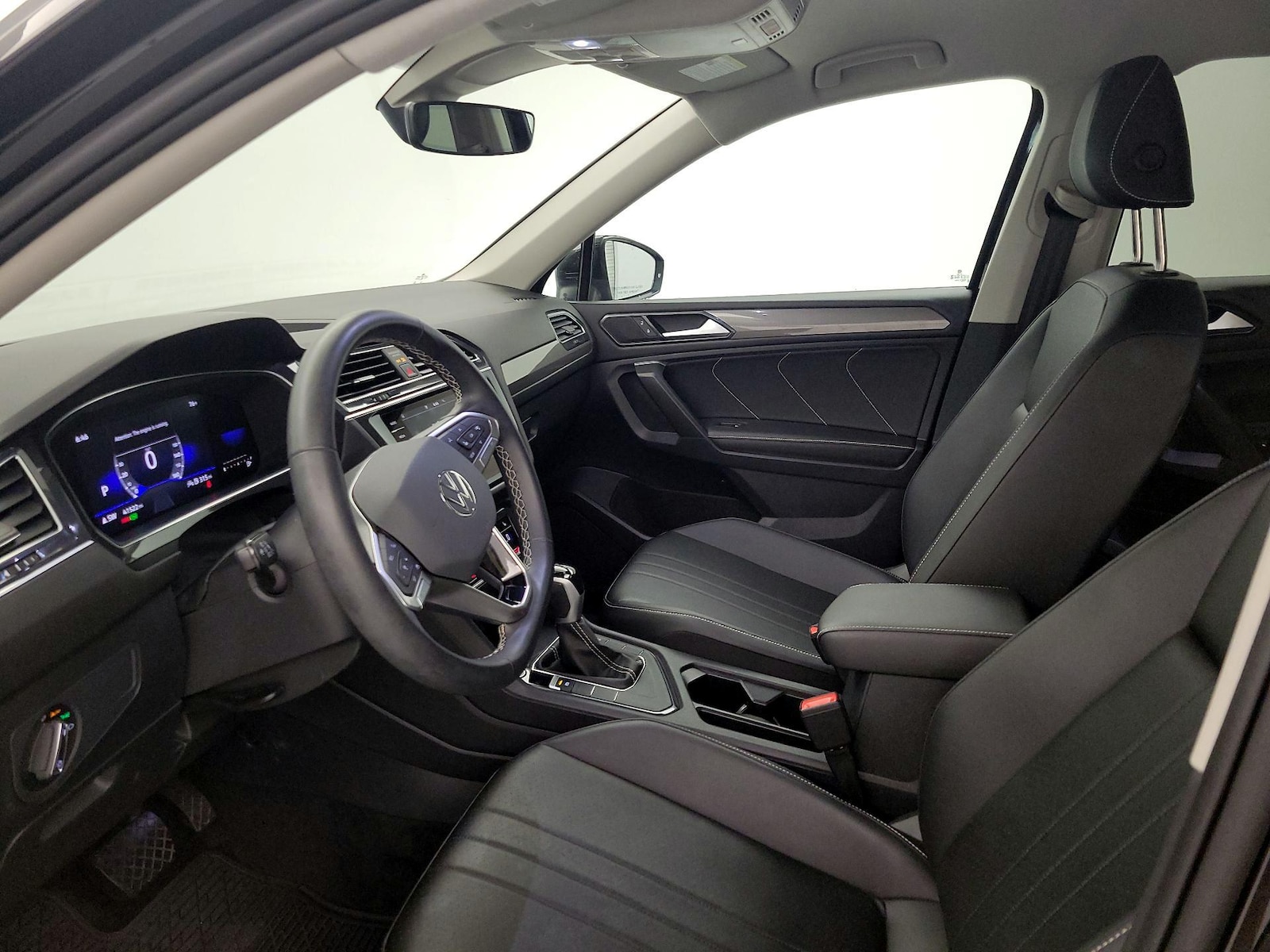 2023 Volkswagen Tiguan SE - Photo 12