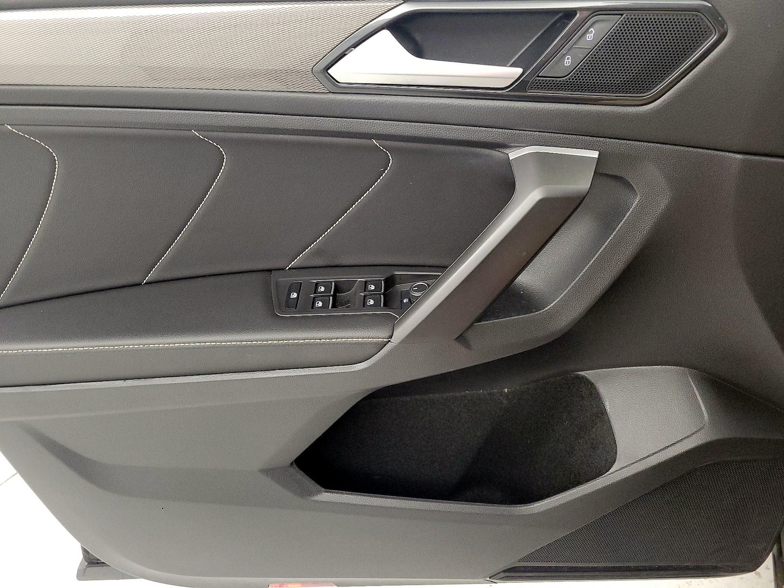 2023 Volkswagen Tiguan SE - Photo 13