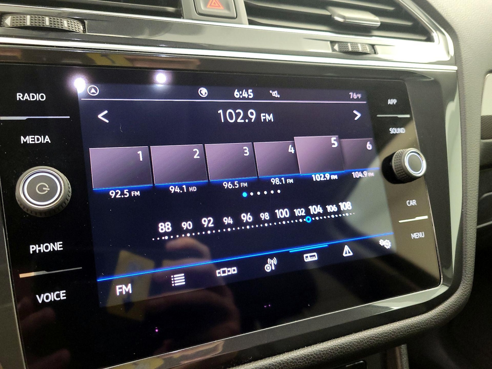 2023 Volkswagen Tiguan SE - Photo 17