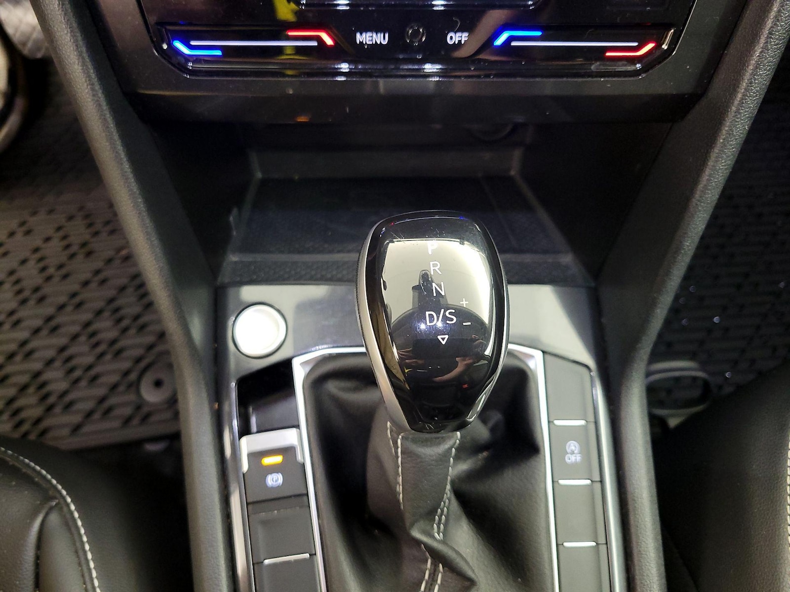2023 Volkswagen Tiguan SE - Photo 19
