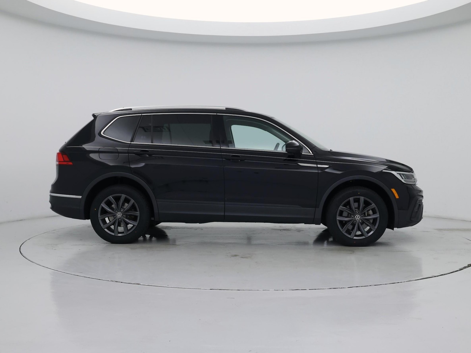 2023 Volkswagen Tiguan SE - Photo 8
