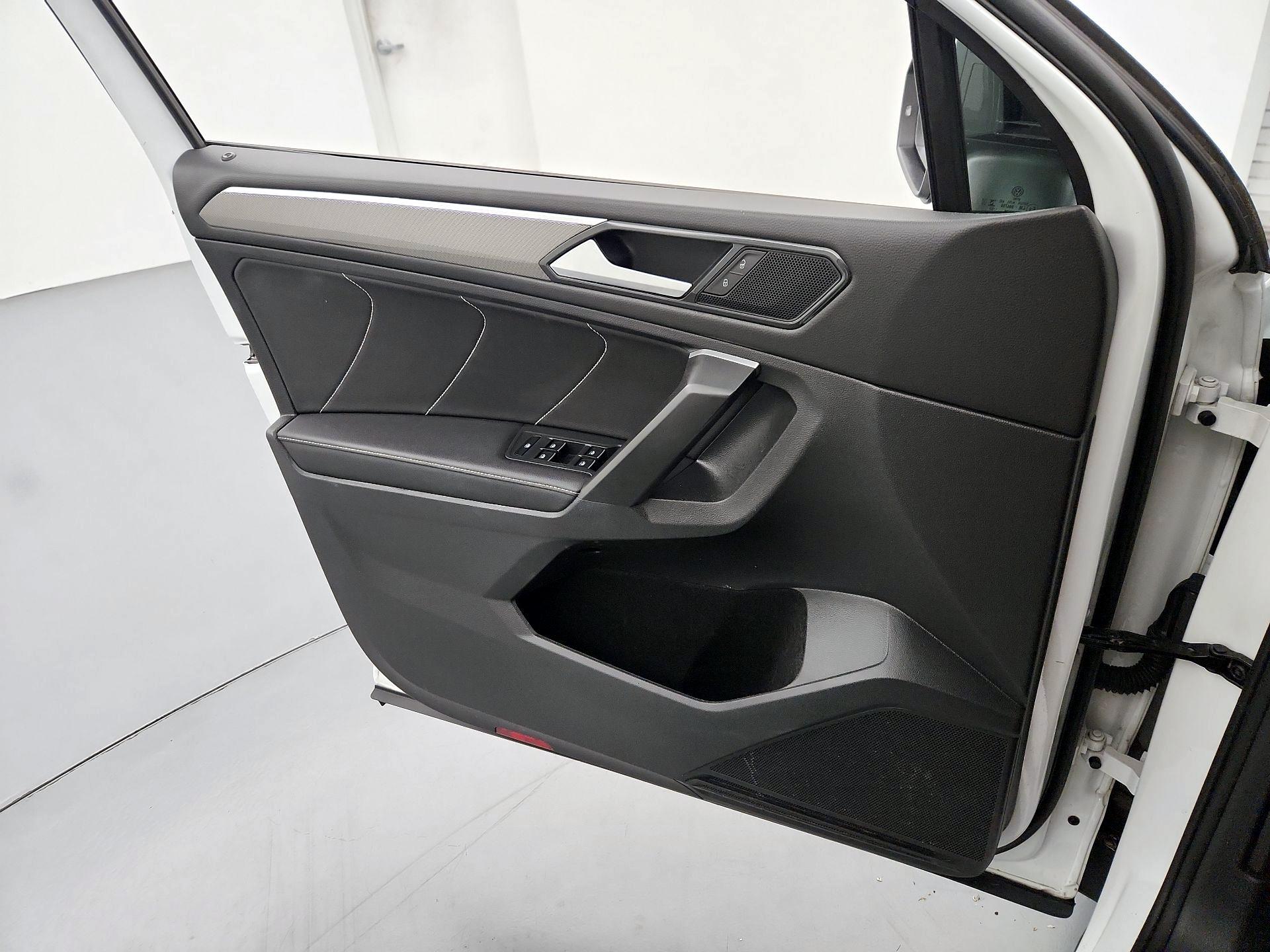 Thumbnail: 2023 Volkswagen Tiguan - 12