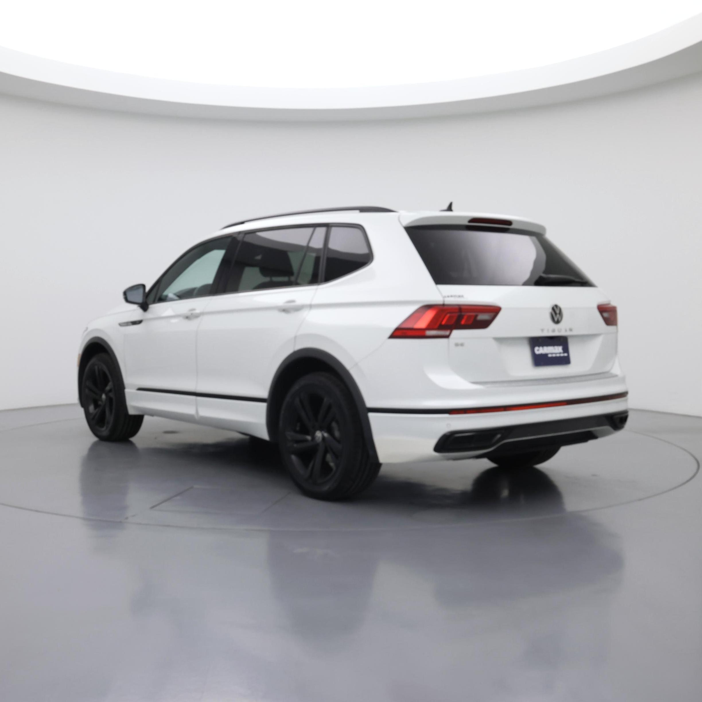 Thumbnail: 2023 Volkswagen Tiguan - 2