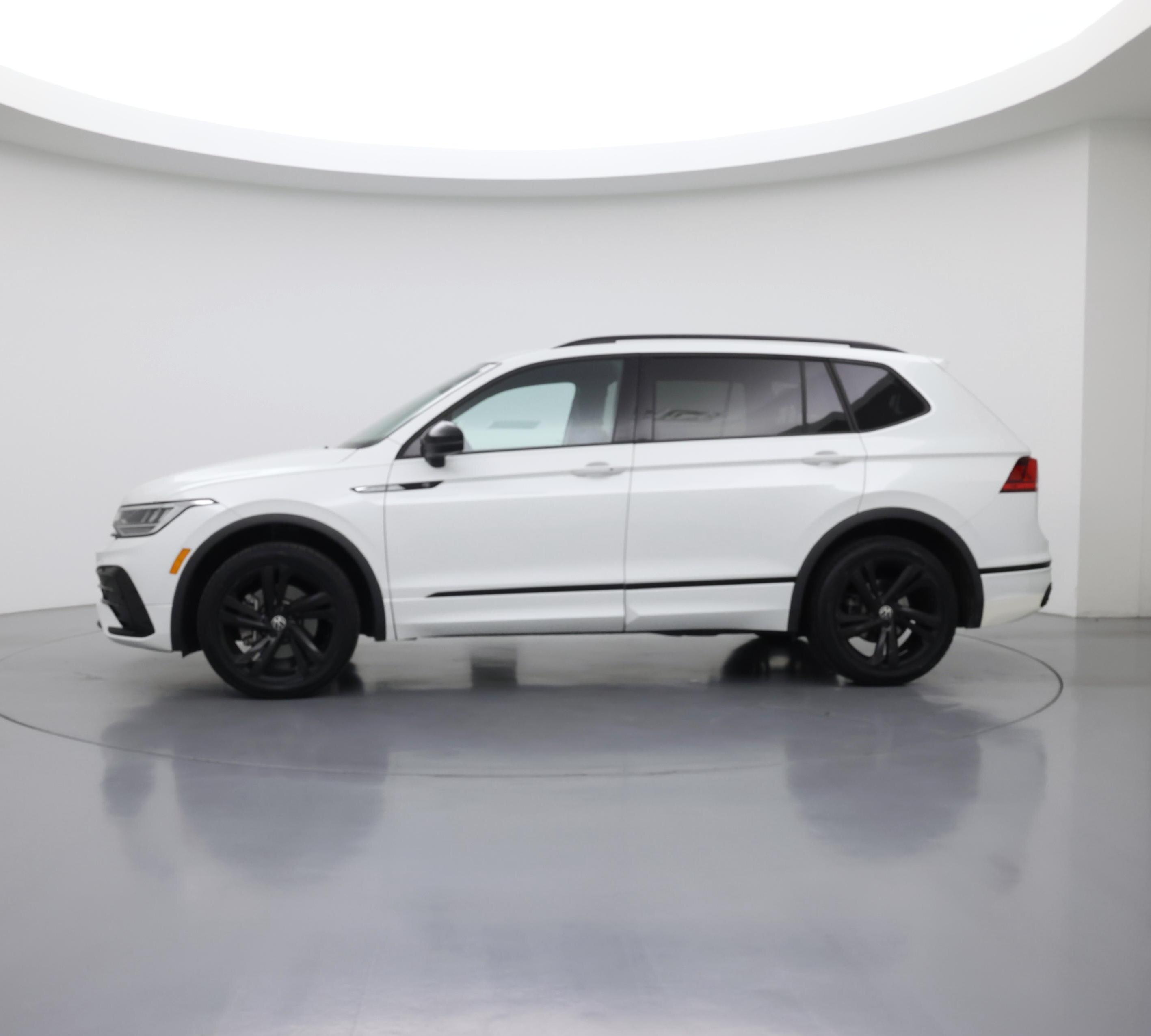 Thumbnail: 2023 Volkswagen Tiguan - 3
