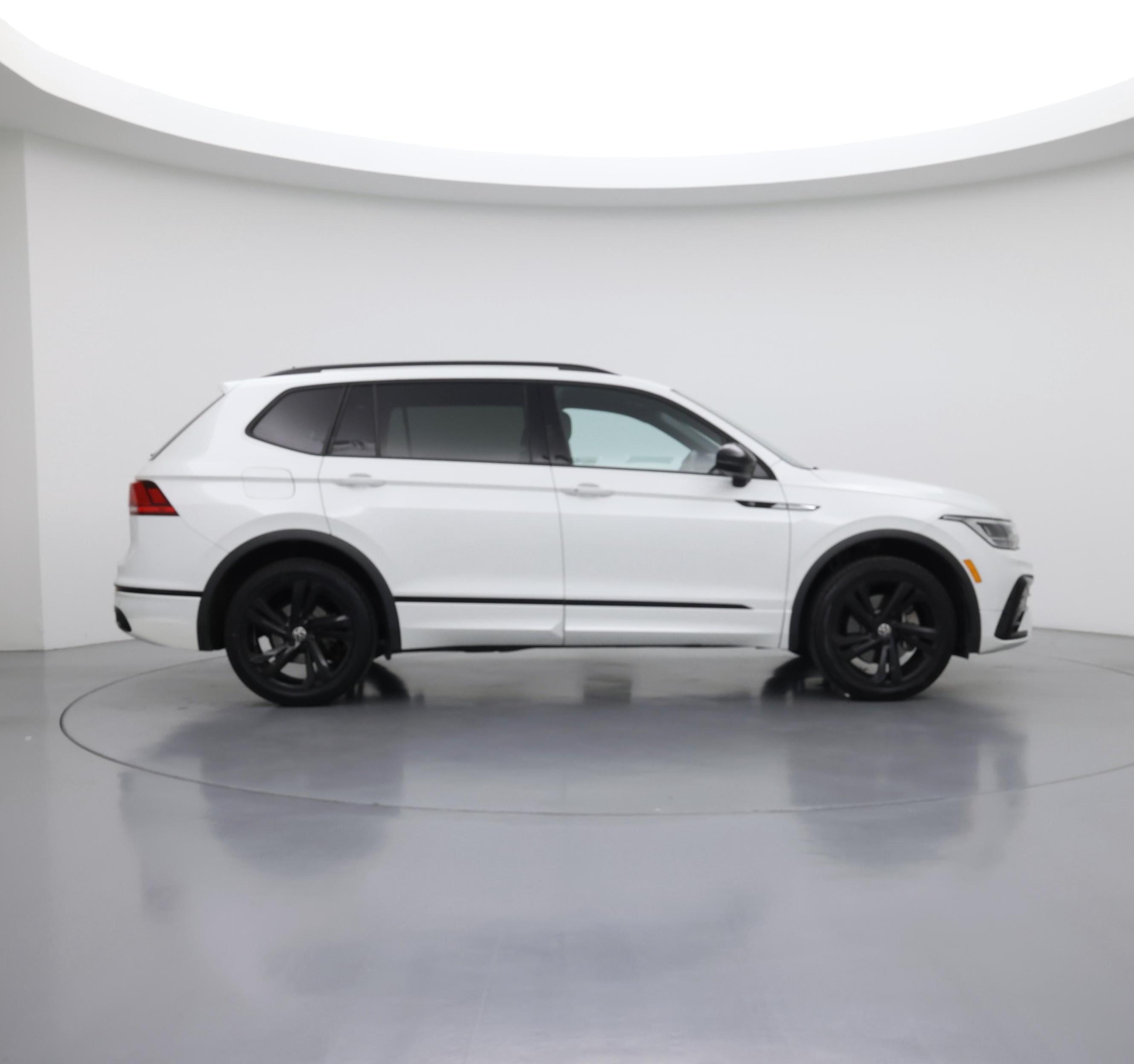 Thumbnail: 2023 Volkswagen Tiguan - 7
