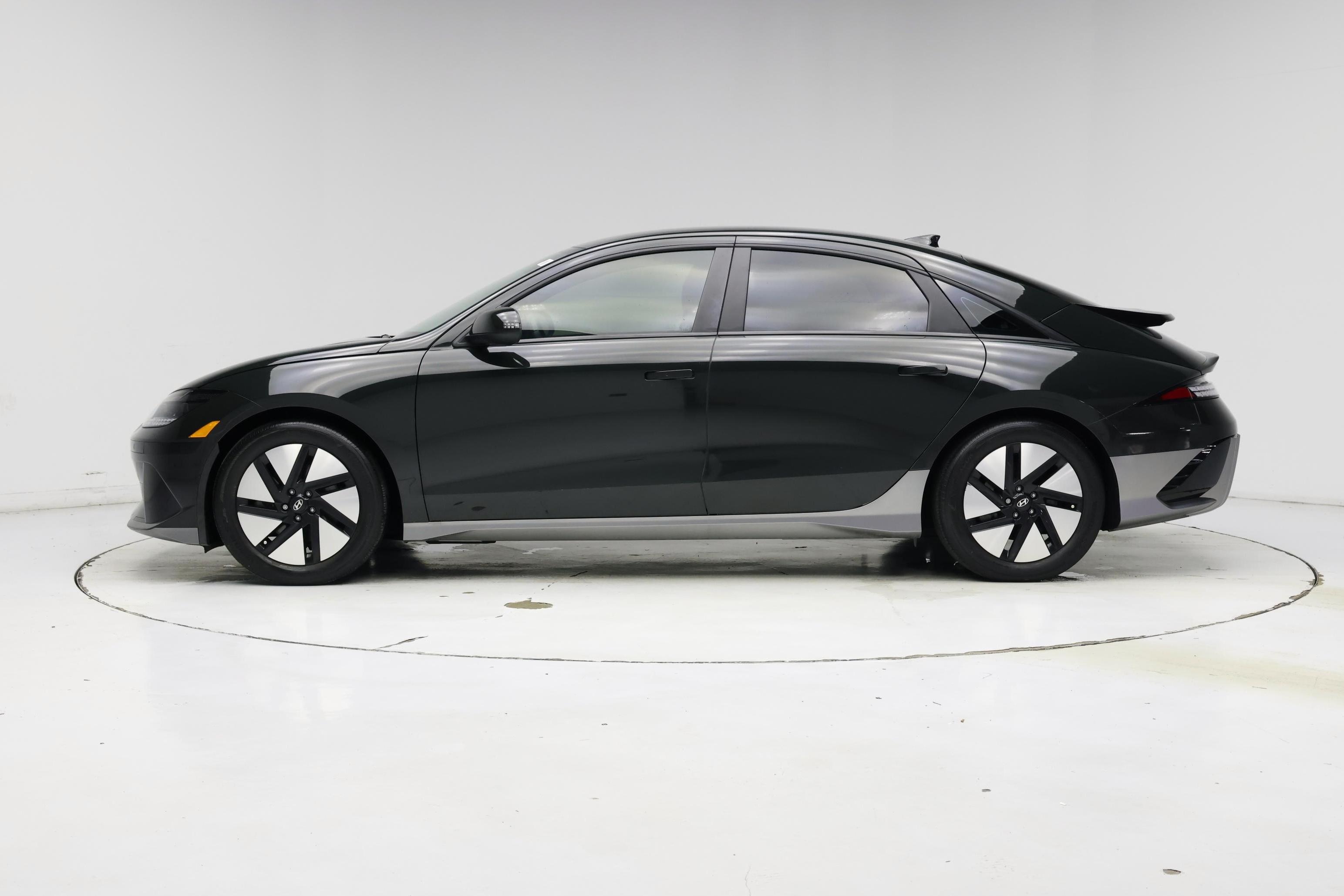 Thumbnail: 2024 Hyundai Ioniq 6 - 3