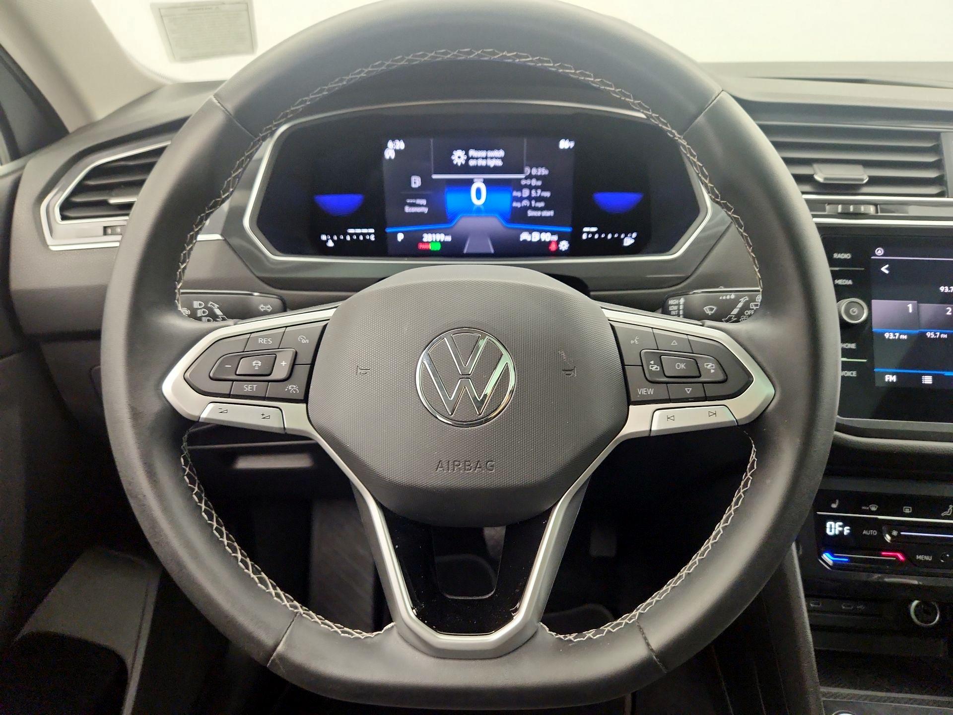 Thumbnail: 2023 Volkswagen Tiguan - 10