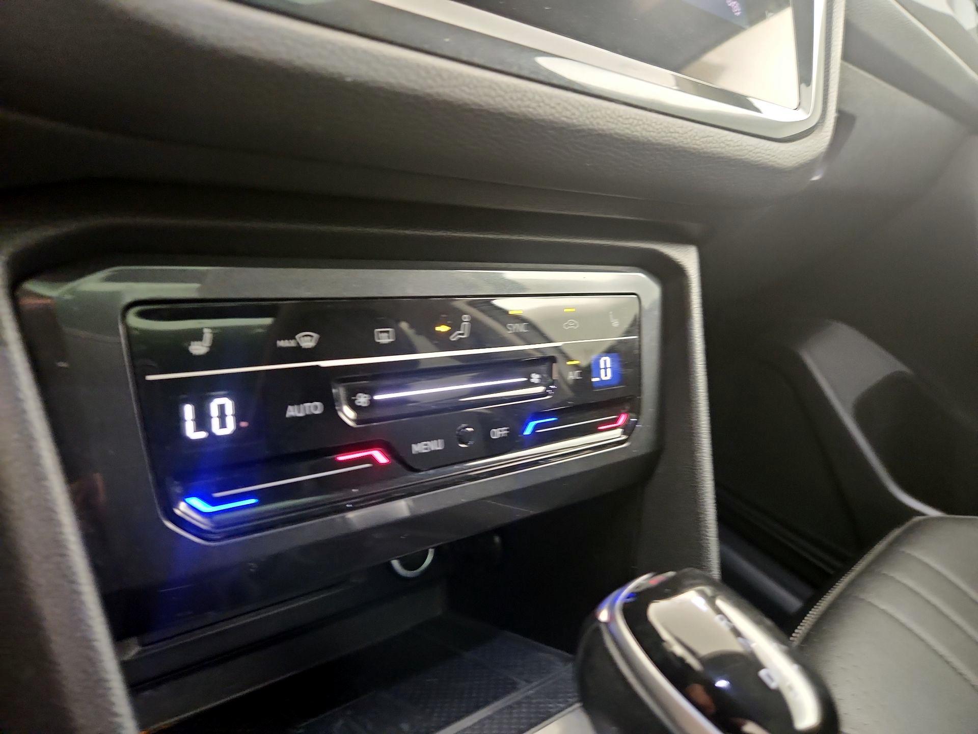 Thumbnail: 2023 Volkswagen Tiguan - 16