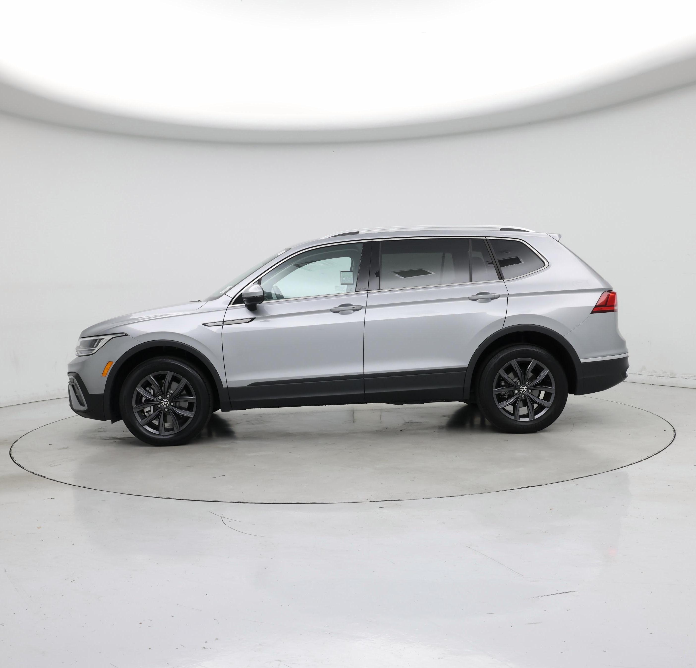 Thumbnail: 2023 Volkswagen Tiguan - 3