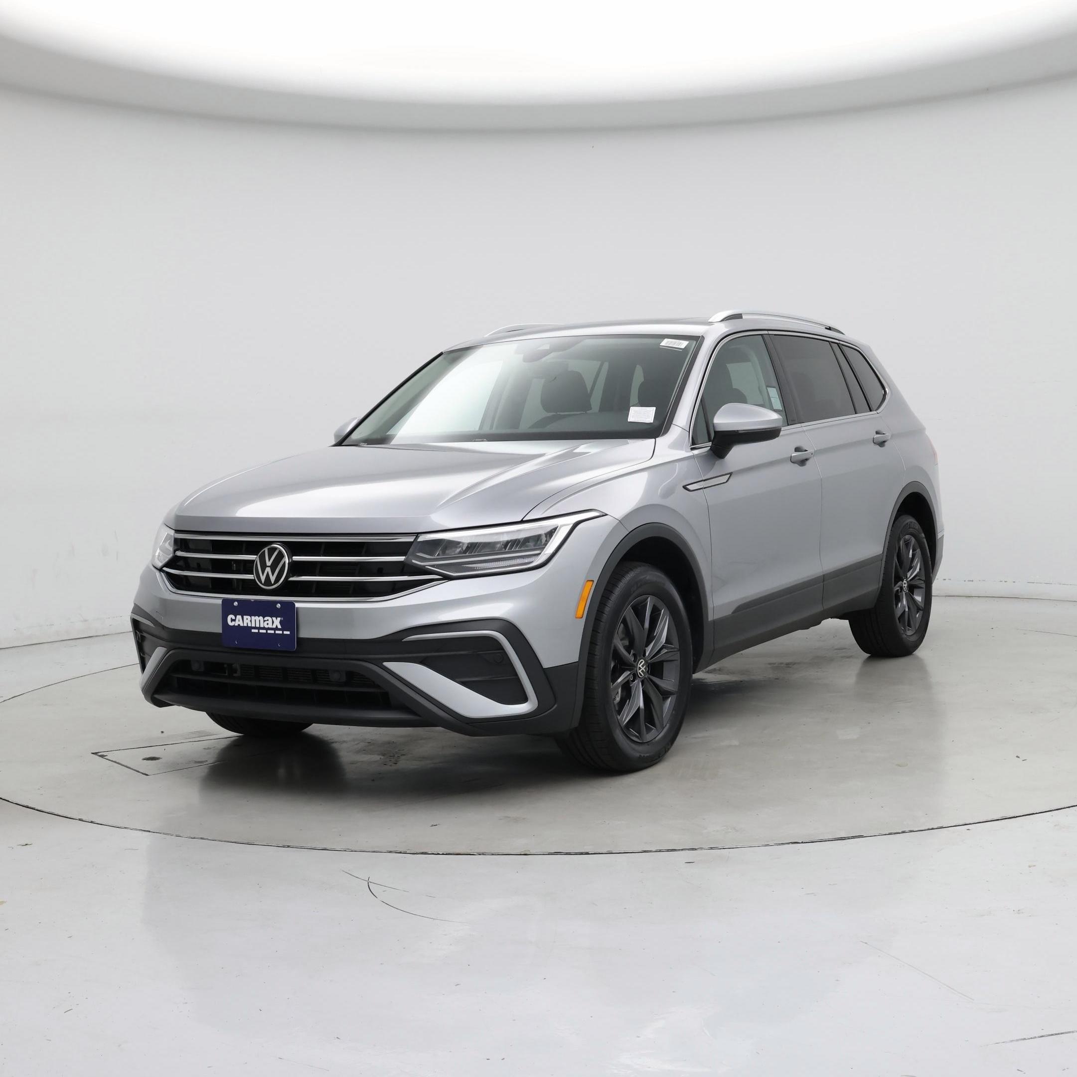 Thumbnail: 2023 Volkswagen Tiguan - 4