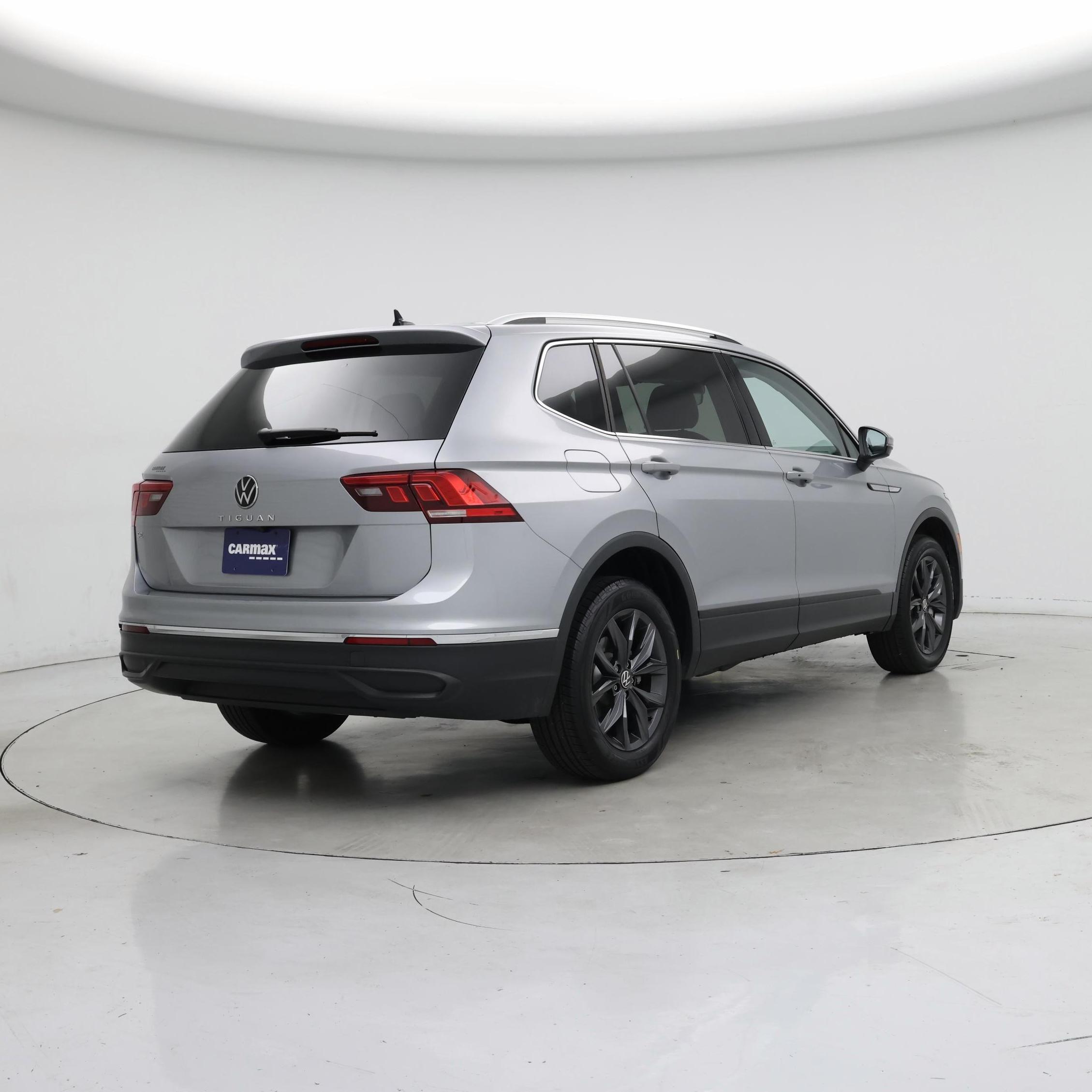 Thumbnail: 2023 Volkswagen Tiguan - 8