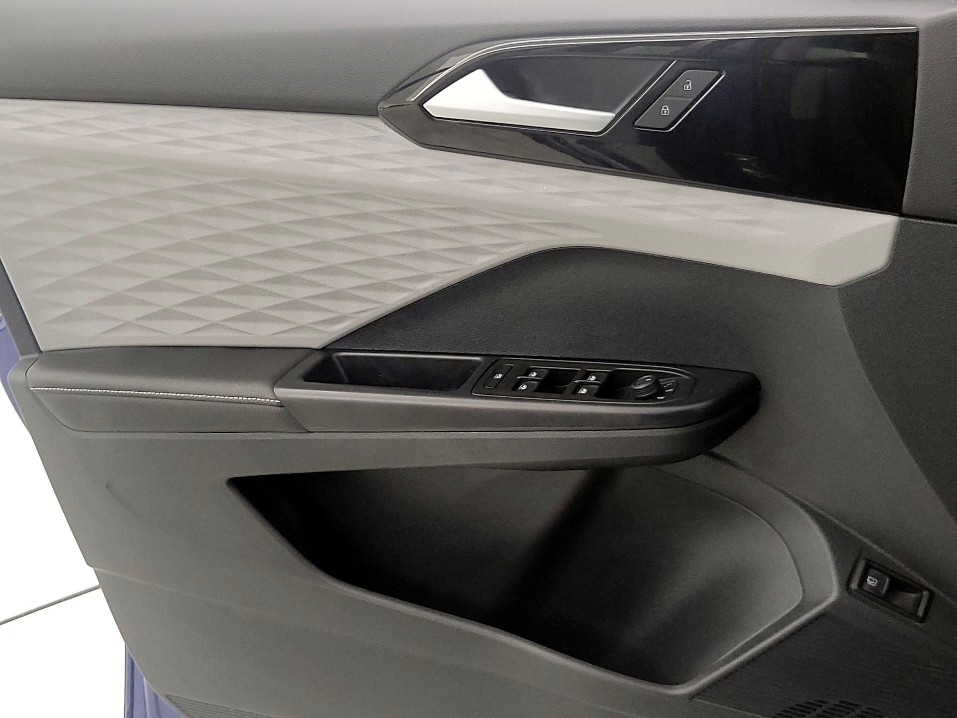 Thumbnail: 2024 Volkswagen Taos - 12