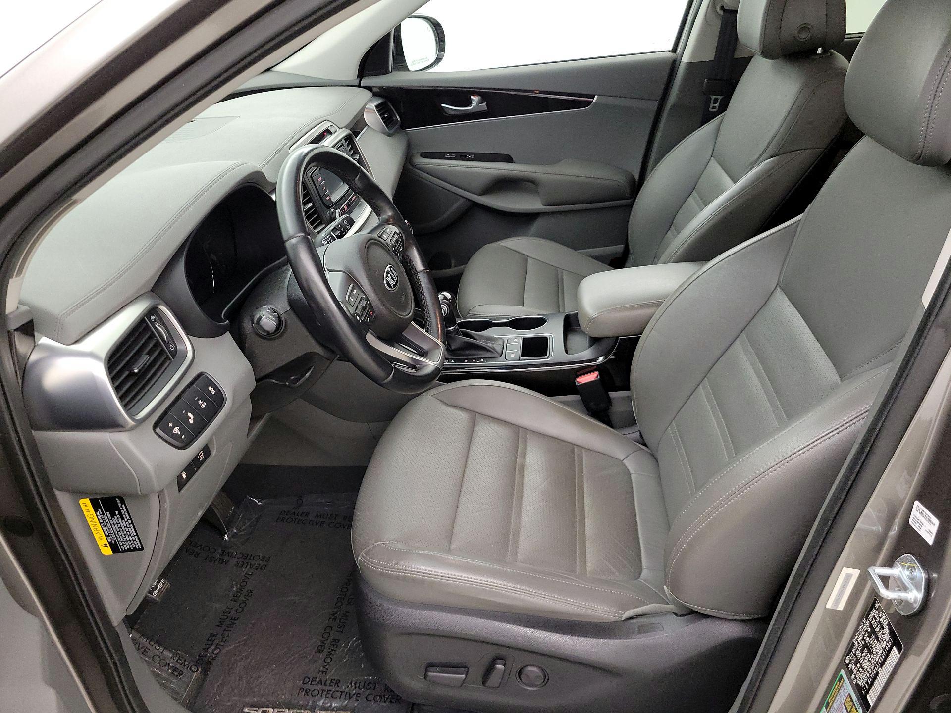 Thumbnail: 2016 Kia Sorento - 11