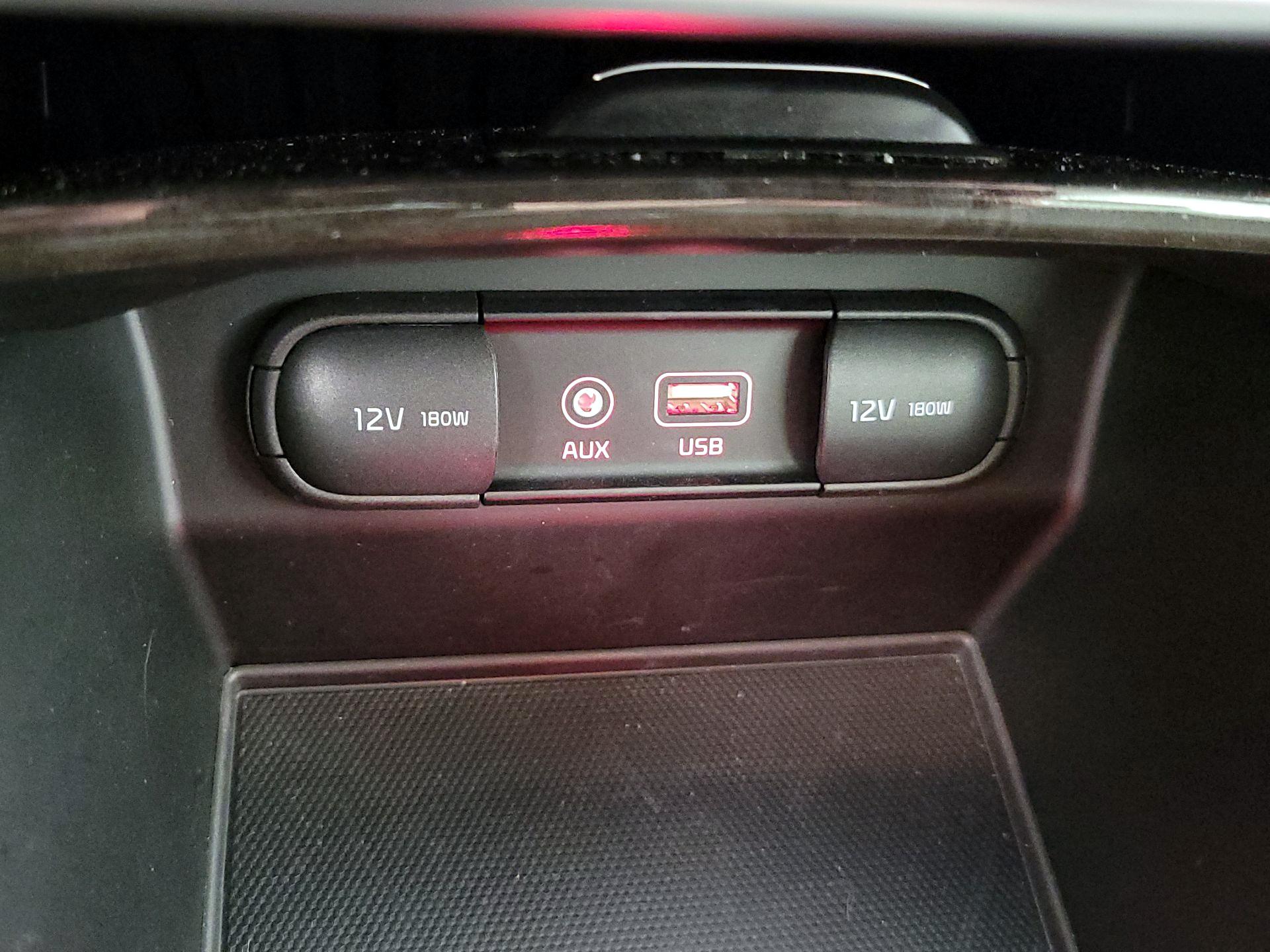 Thumbnail: 2016 Kia Sorento - 18