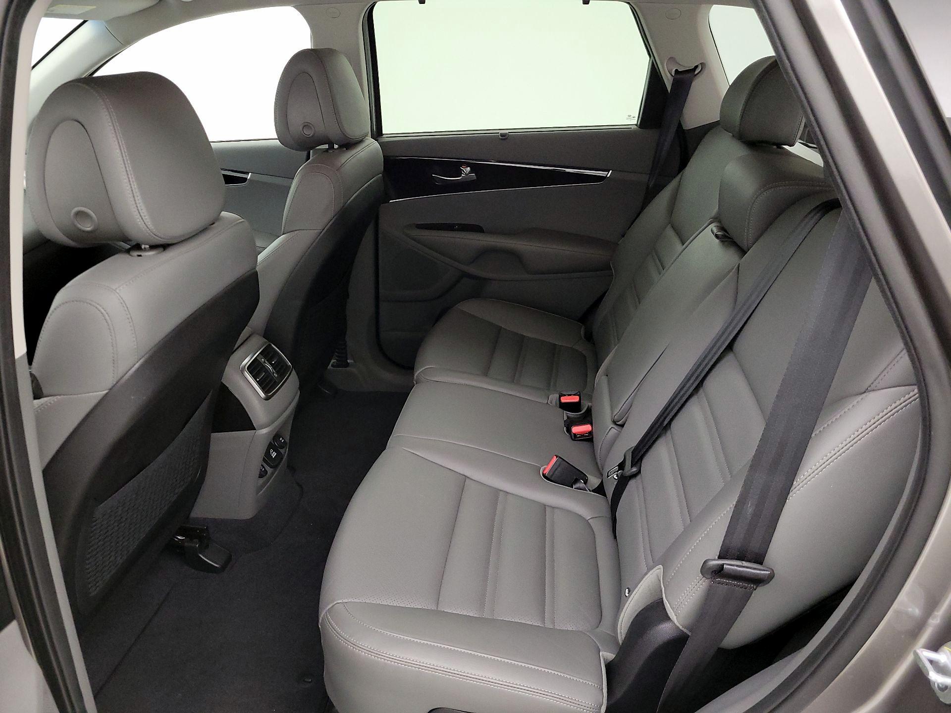 Thumbnail: 2016 Kia Sorento - 19