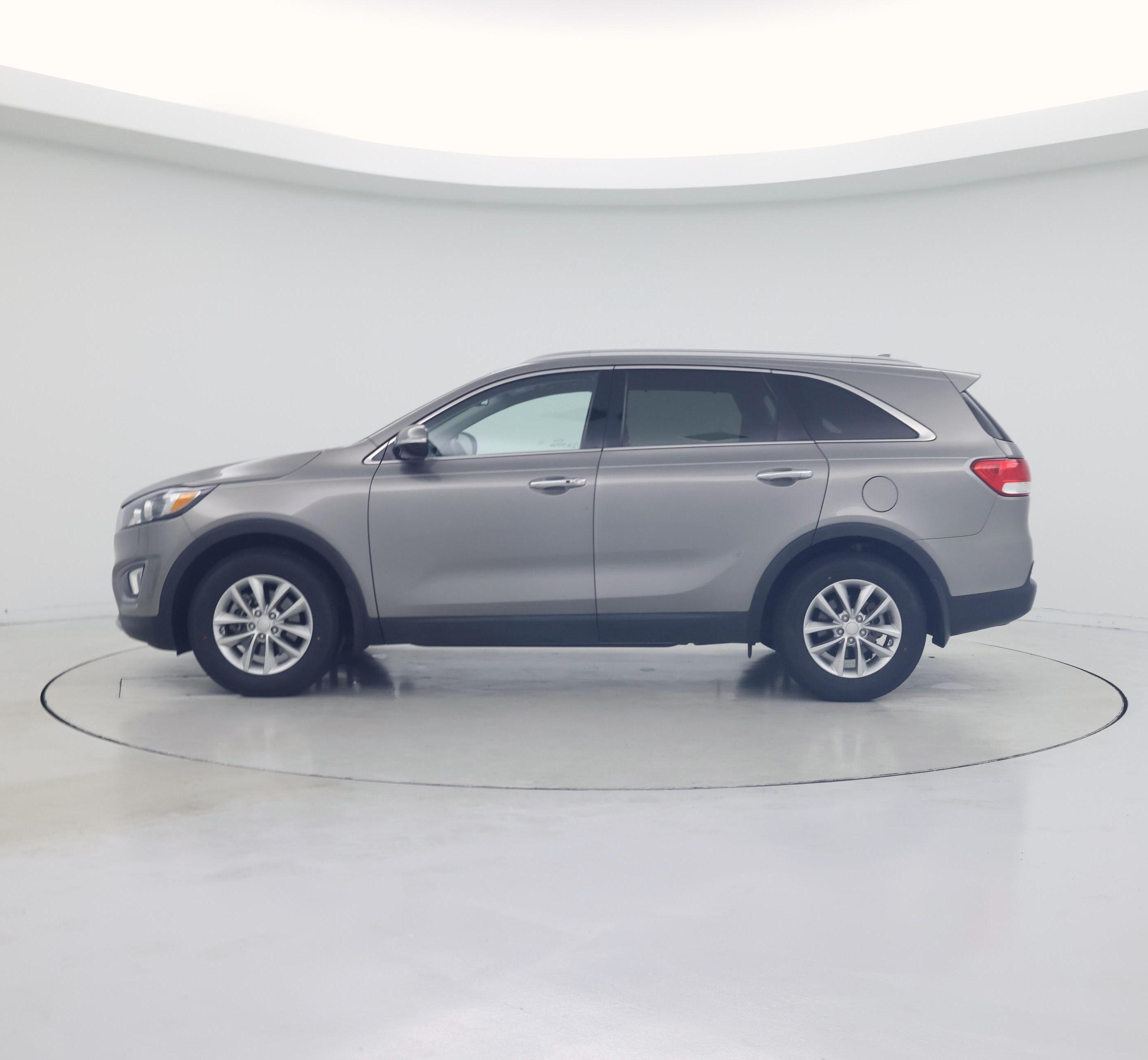 Thumbnail: 2016 Kia Sorento - 3