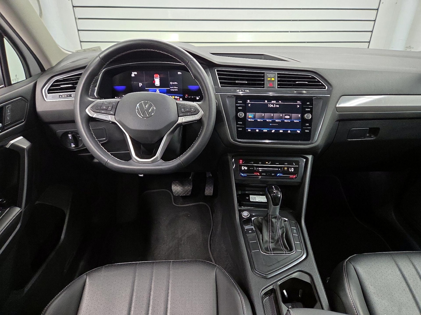 2023 Volkswagen Tiguan SE - Photo 10