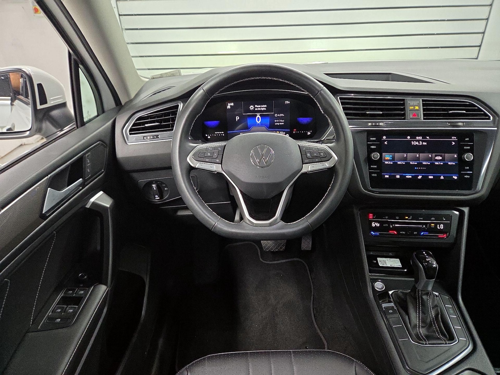 2023 Volkswagen Tiguan SE - Photo 11